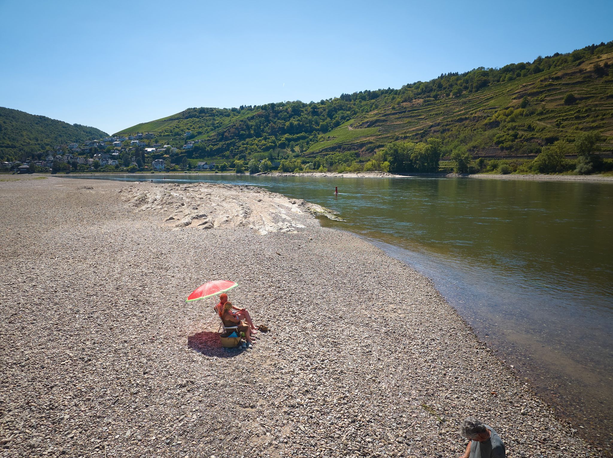 Niedrigwasser am Rhein - Kaub vor neuem Tiefstwert