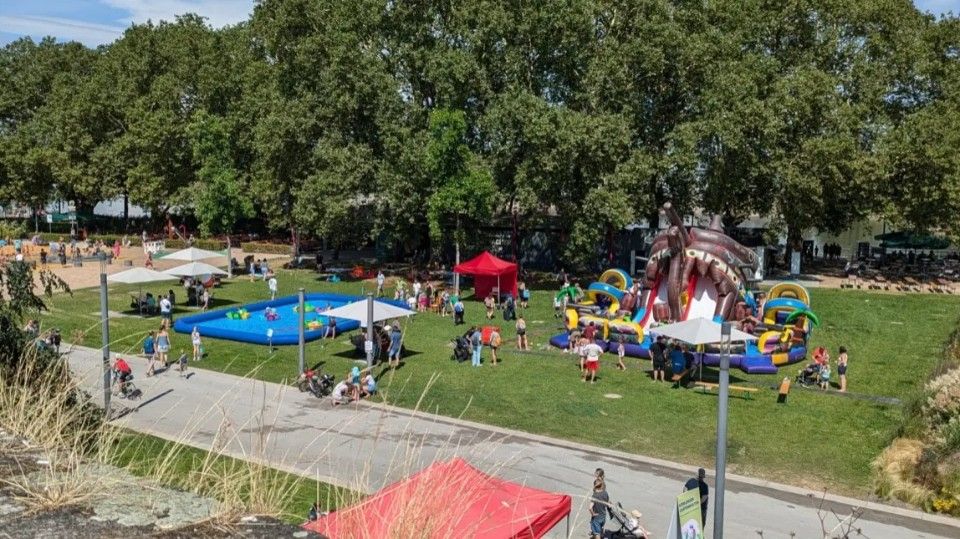 Wasserspaß am Eck: Tretboote, Wikingerschiff, Wasserspielplatz und Co. laden zum Spielen ein