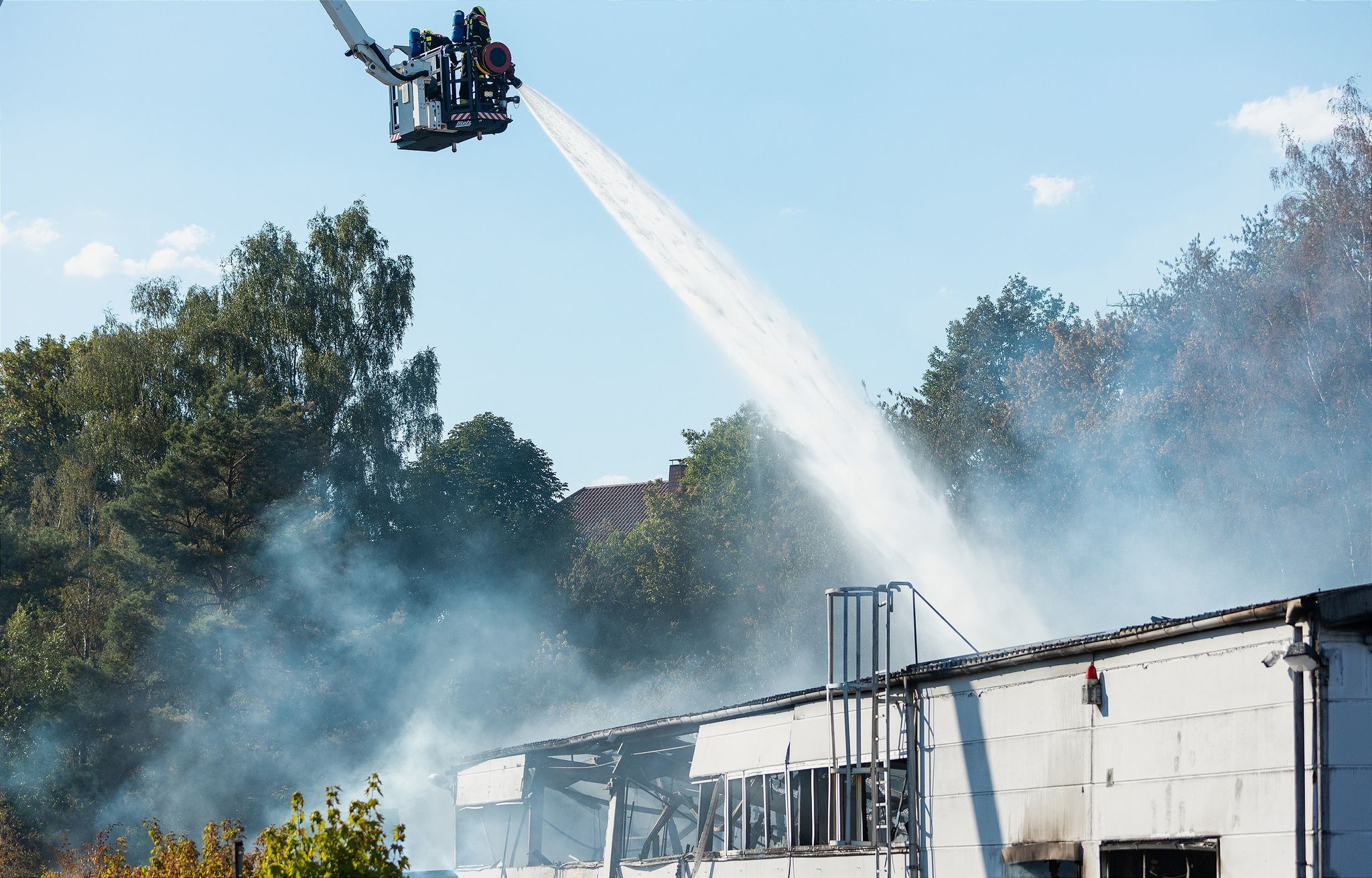 Großbrand in Recyclingbetrieb gelöscht – Ursache noch unklar