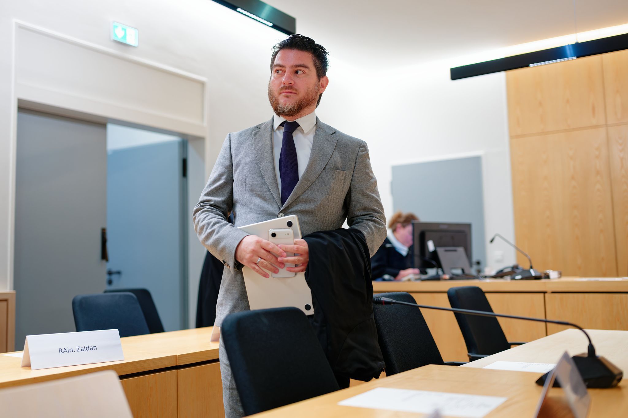 Tödliche Schläge im Zug: Nebenklage kritisiert Urteil Tödliche Schläge im Zug: Nebenklage kritisiert Urteil