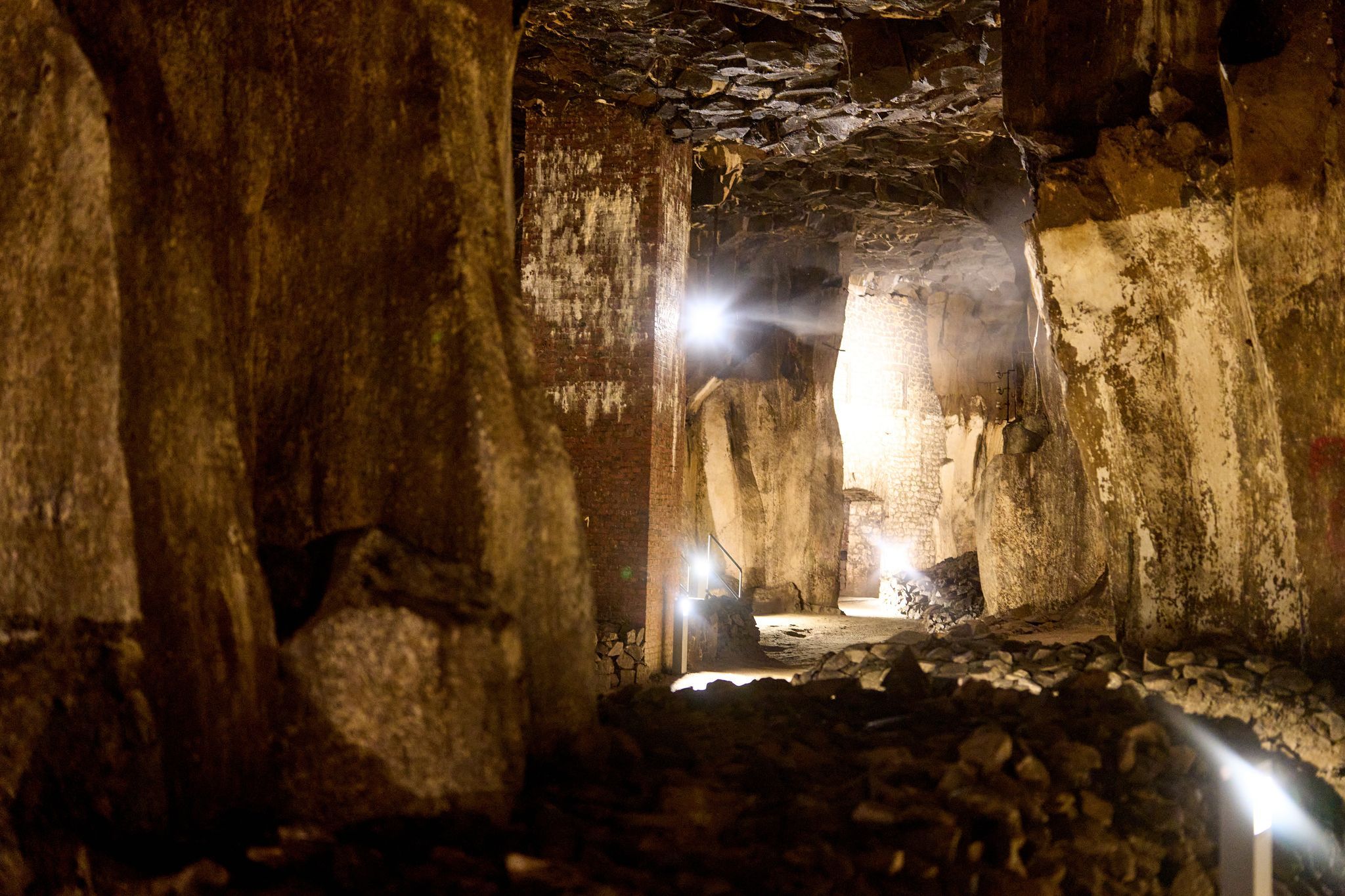 Rettung aus Lava-Tunnel: Was kostet die Neugier?