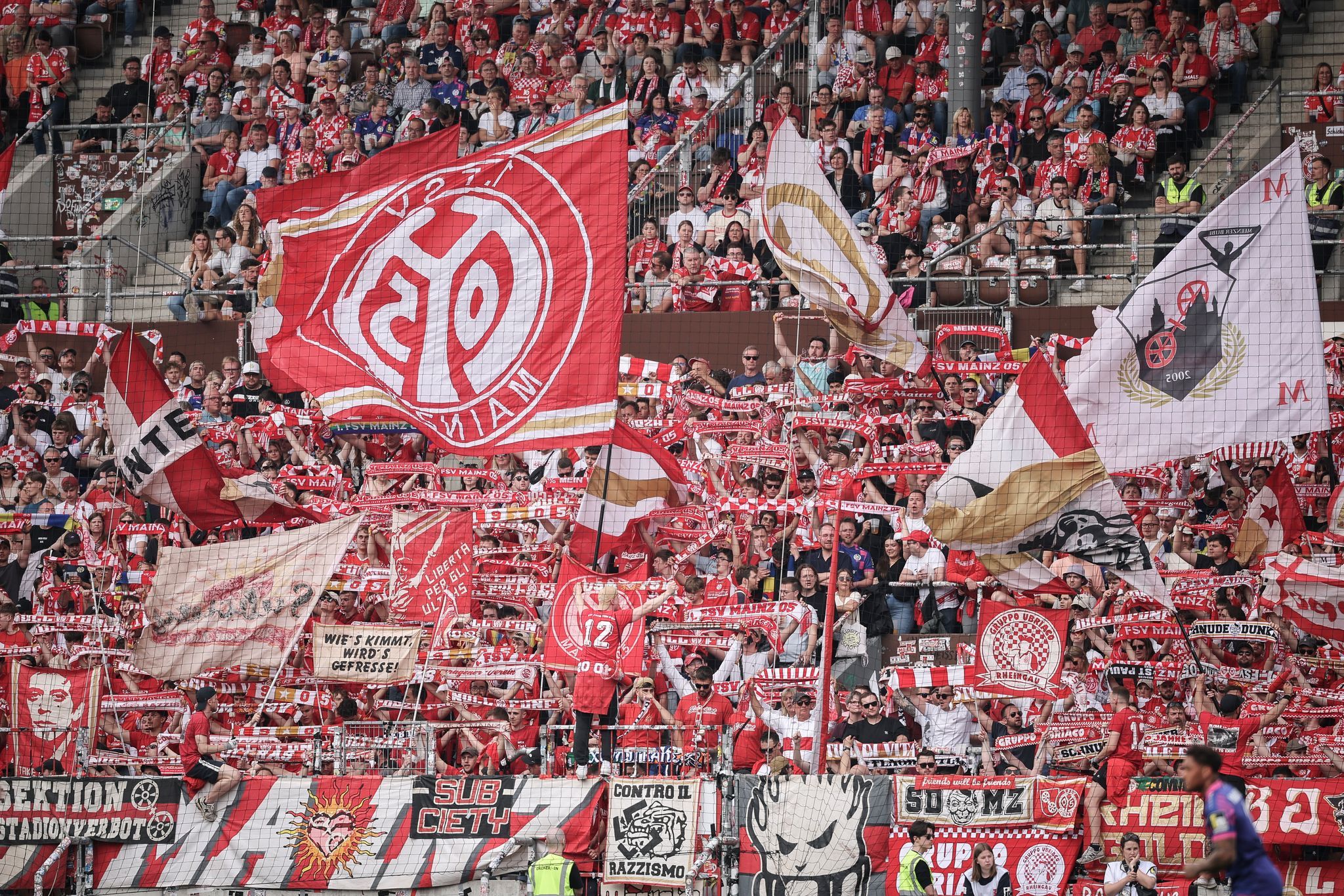 Mainz startet gegen Paderborn, Kaiserslautern in Wolfsburg