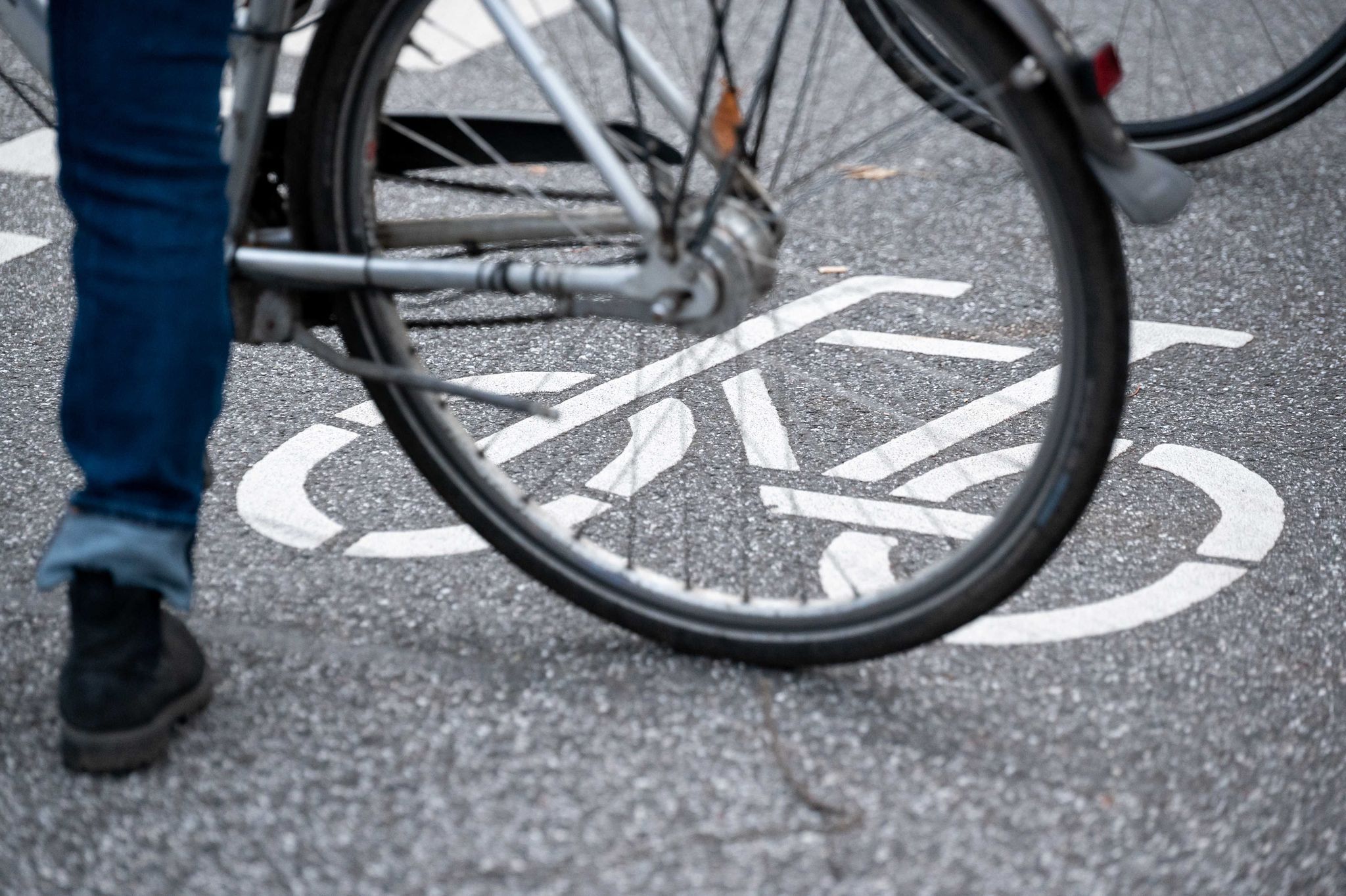 Streit um Hund – Radfahrer zieht Pistole und verschwindet Streit um Hund – Radfahrer zieht Pistole und verschwindet