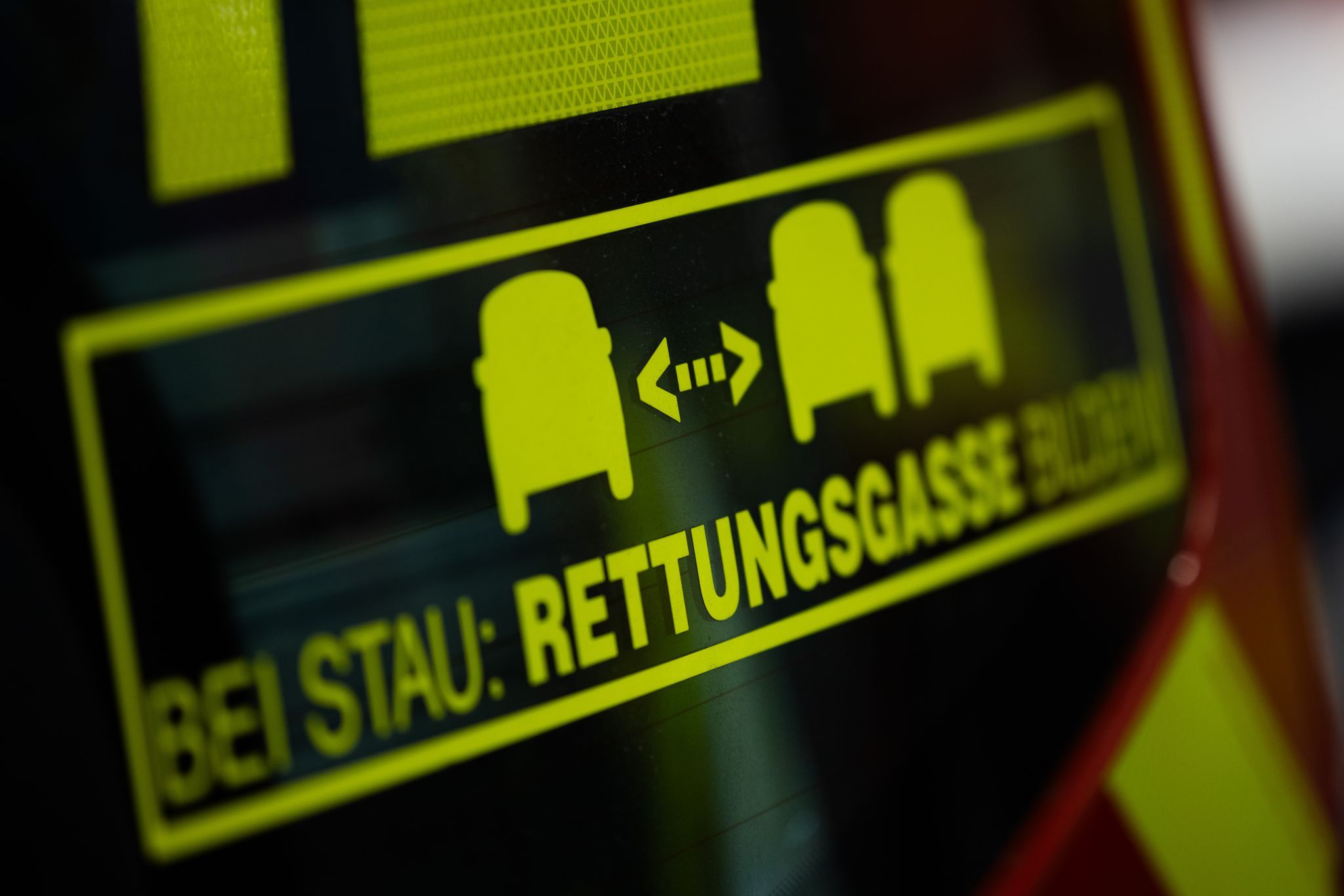 Keine Rettungsgasse gebildet: Verfahren gegen Lkw-Fahrer