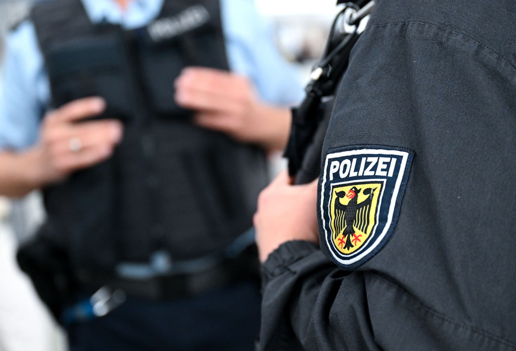 Liebesschwindlerin am Flughafen festgenommen
