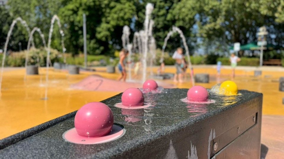 Wasserspielplatz am Deutschen Eck läuft täglich von 11 bis 19 Uhr