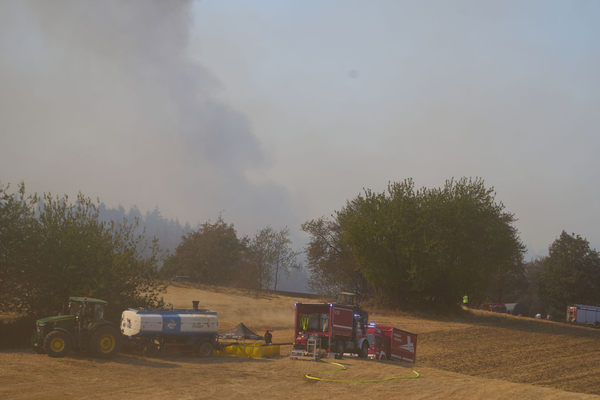 Evakuierung wegen Wald- und Wiesenbrand droht Evakuierung wegen Wald- und Wiesenbrand droht