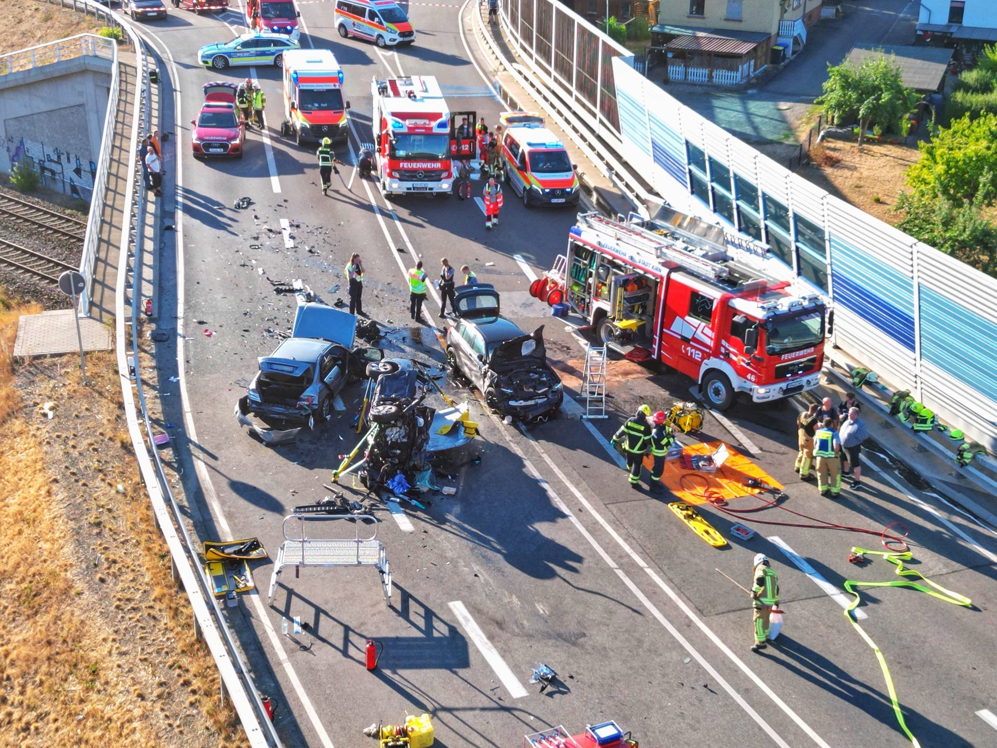 Frontalzusammenstoß auf B41 - eine Tote, Schwerverletzte