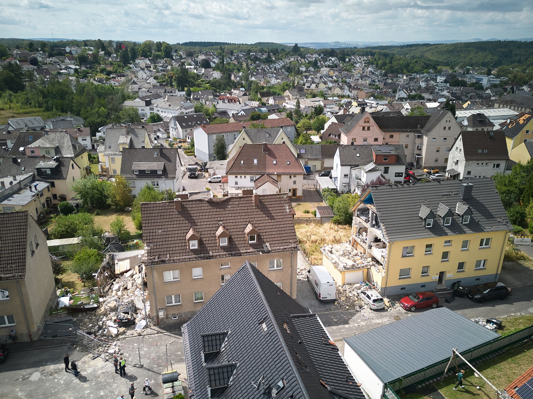 Aufräumarbeiten nach schwerem Unwetter dauern an Aufräumarbeiten nach schwerem Unwetter dauern an