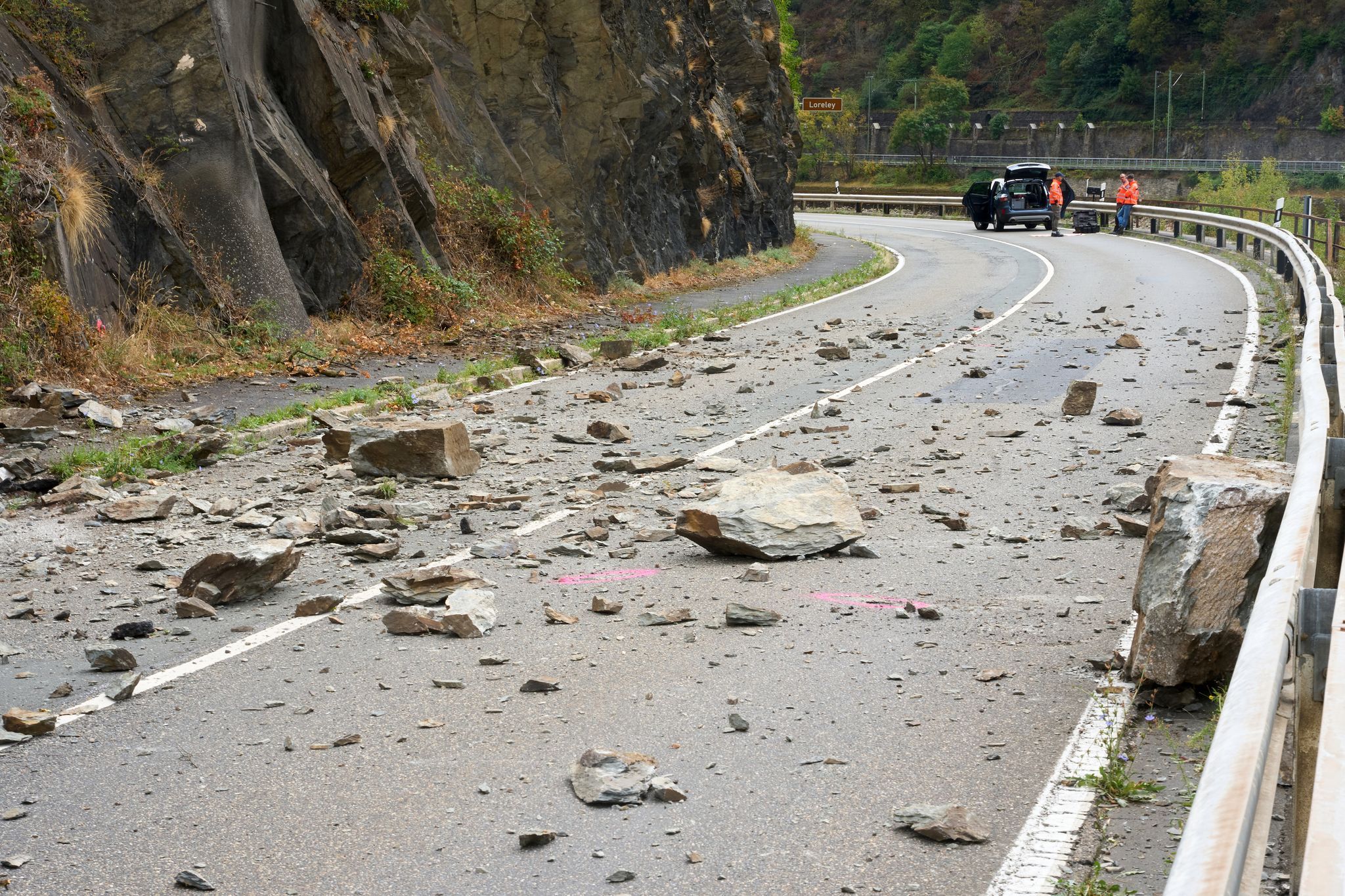 Felssturz an der Loreley – Bundesstraße 42 voll gesperrt