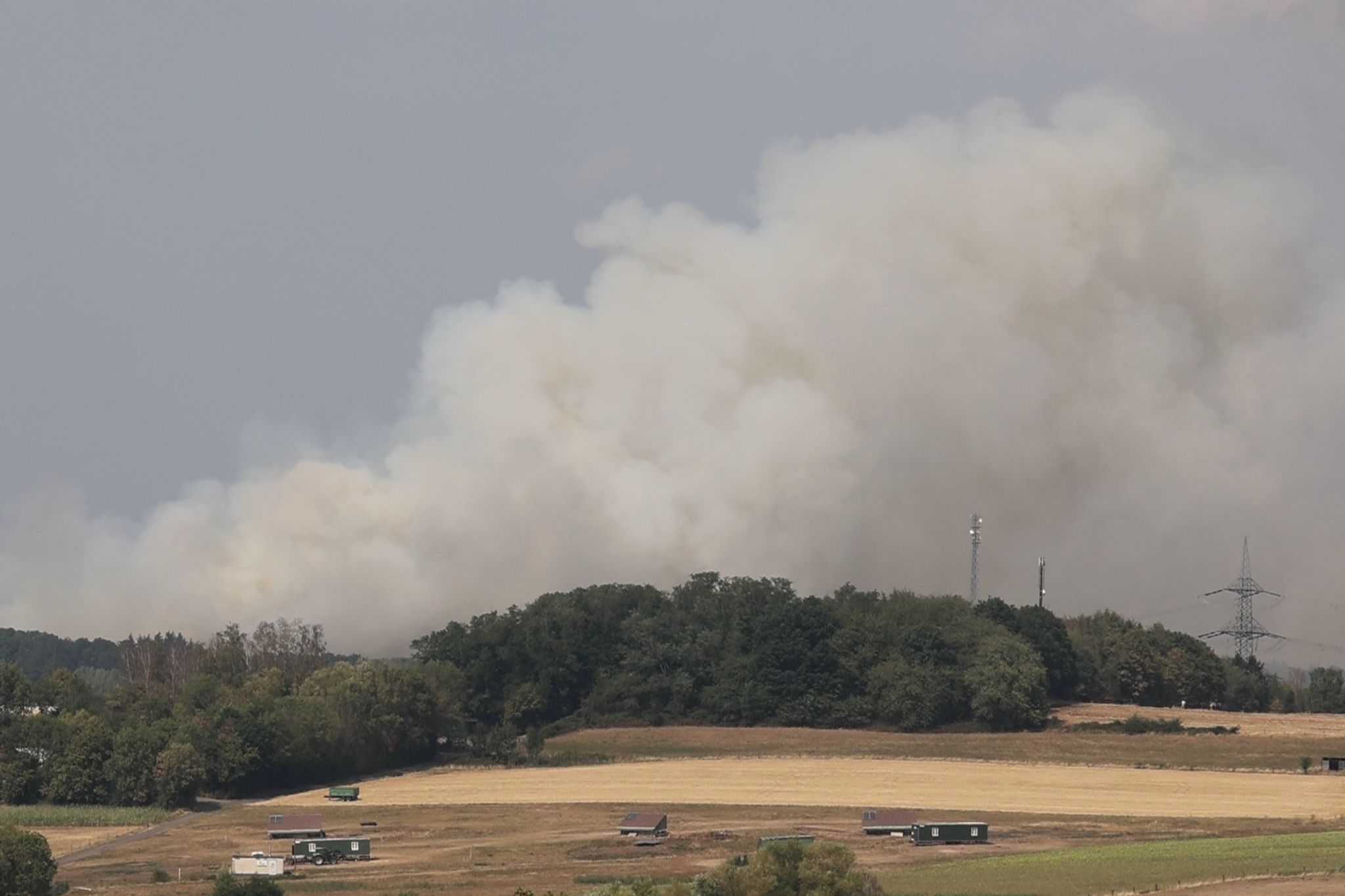 Waldbrand im Saarland: Feuerwehr kämpft gegen Glutnester
