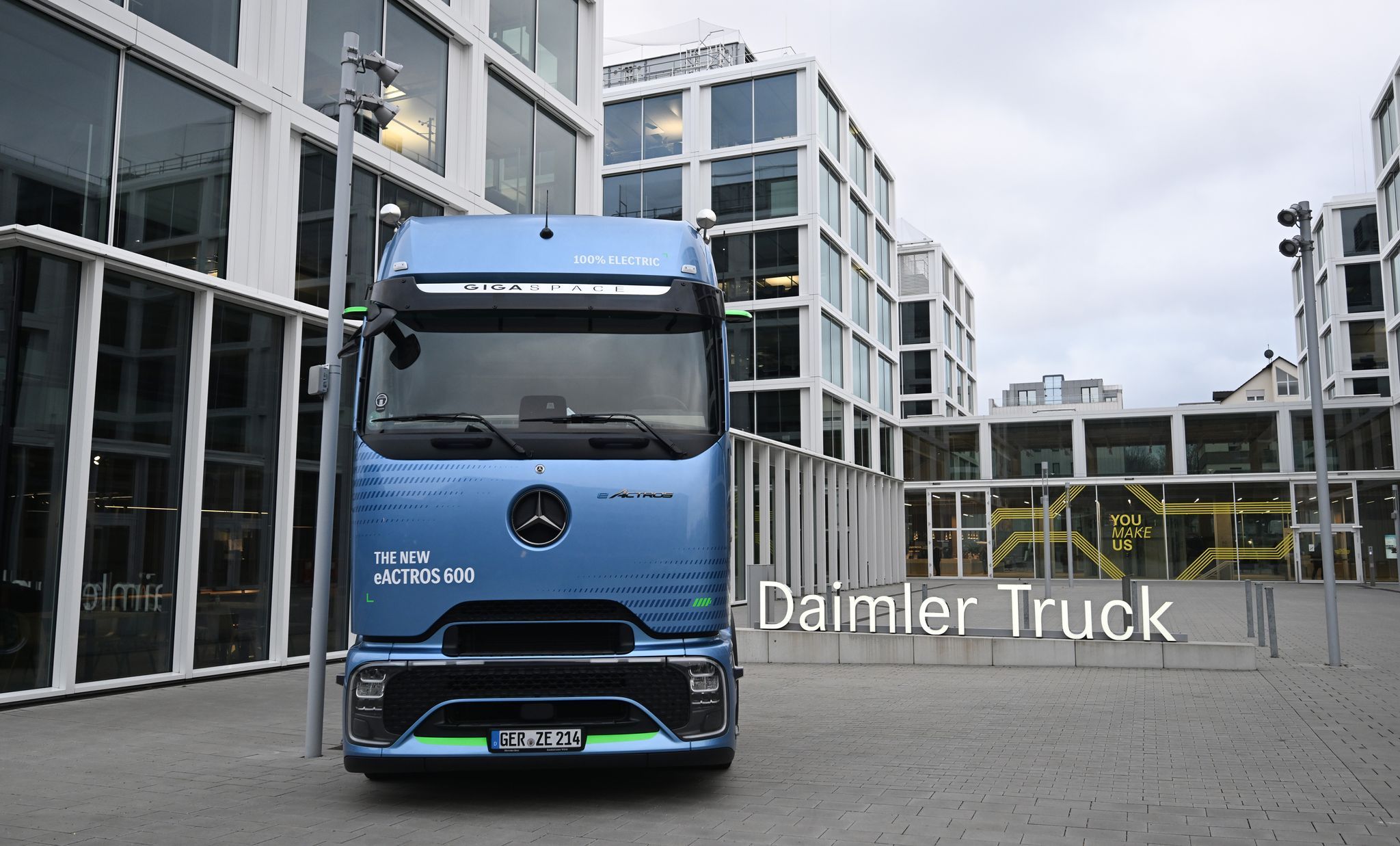 Gewinn bei Dax-Konzern Daimler Truck knapp halbiert