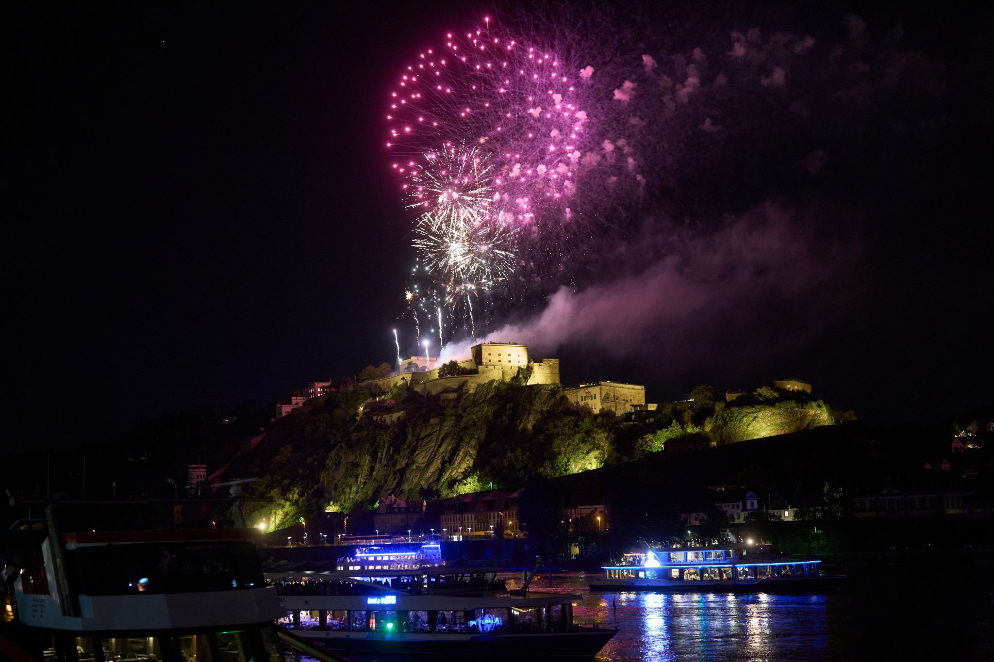 Feuerwerk bei Rhein in Flammen trotz Dürre genehmigt Feuerwerk bei Rhein in Flammen trotz Dürre genehmigt