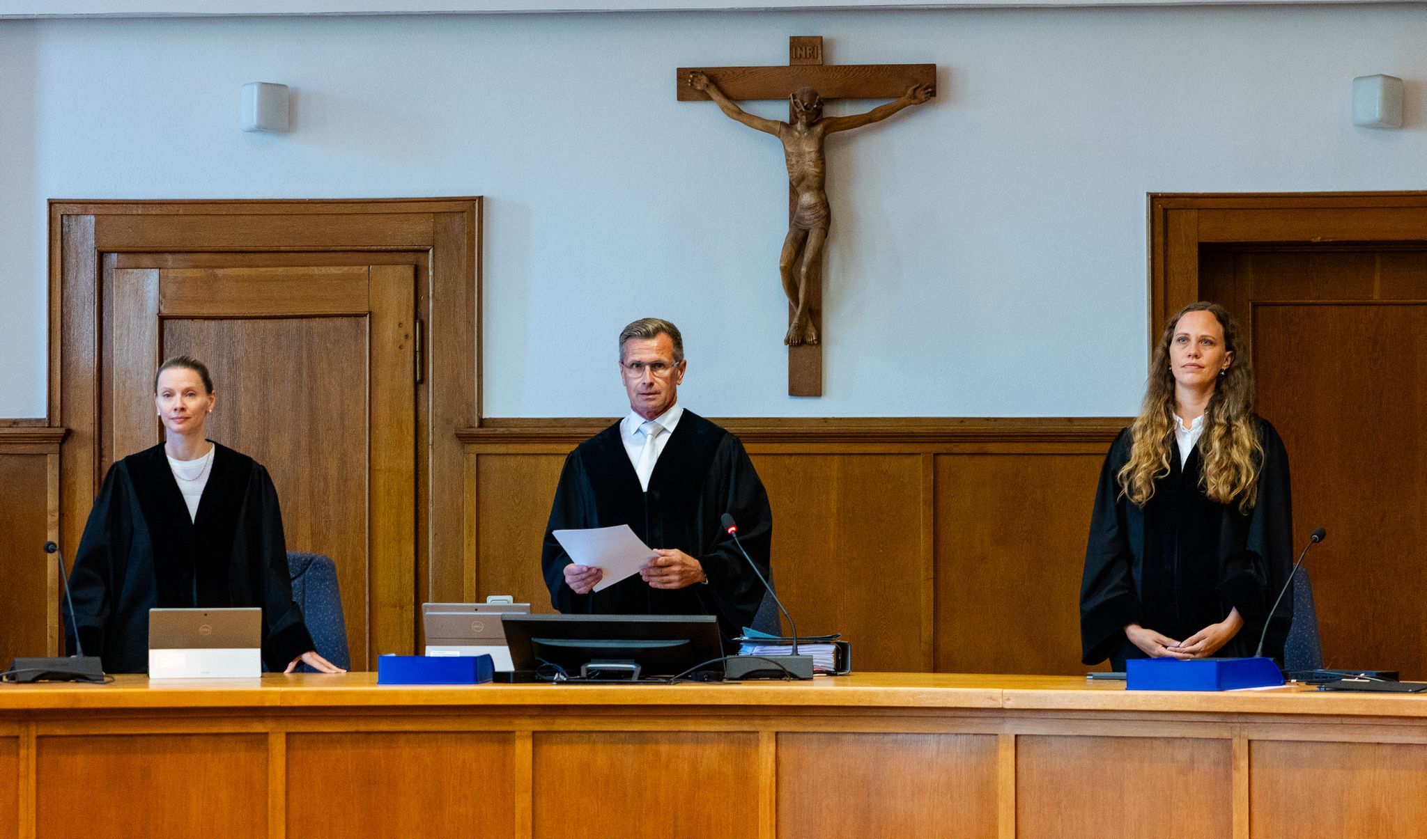 Lange Haft für Tod bei Zwangsräumung - «Herz voller Stille» Lange Haft für Tod bei Zwangsräumung - «Herz voller Stille»
