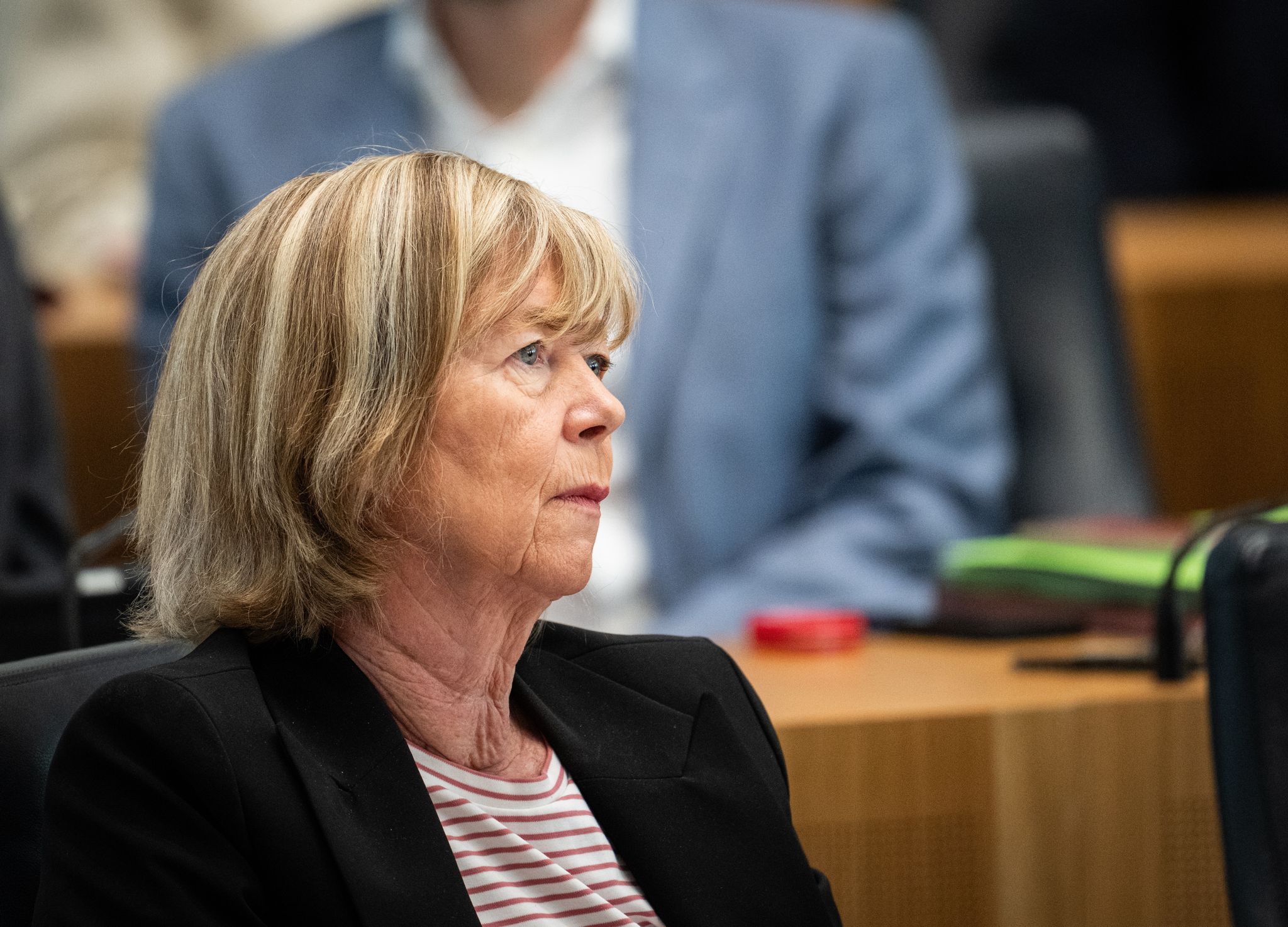 Landtag befürwortet mehr Geld für Beamte in Rheinland-Pfalz