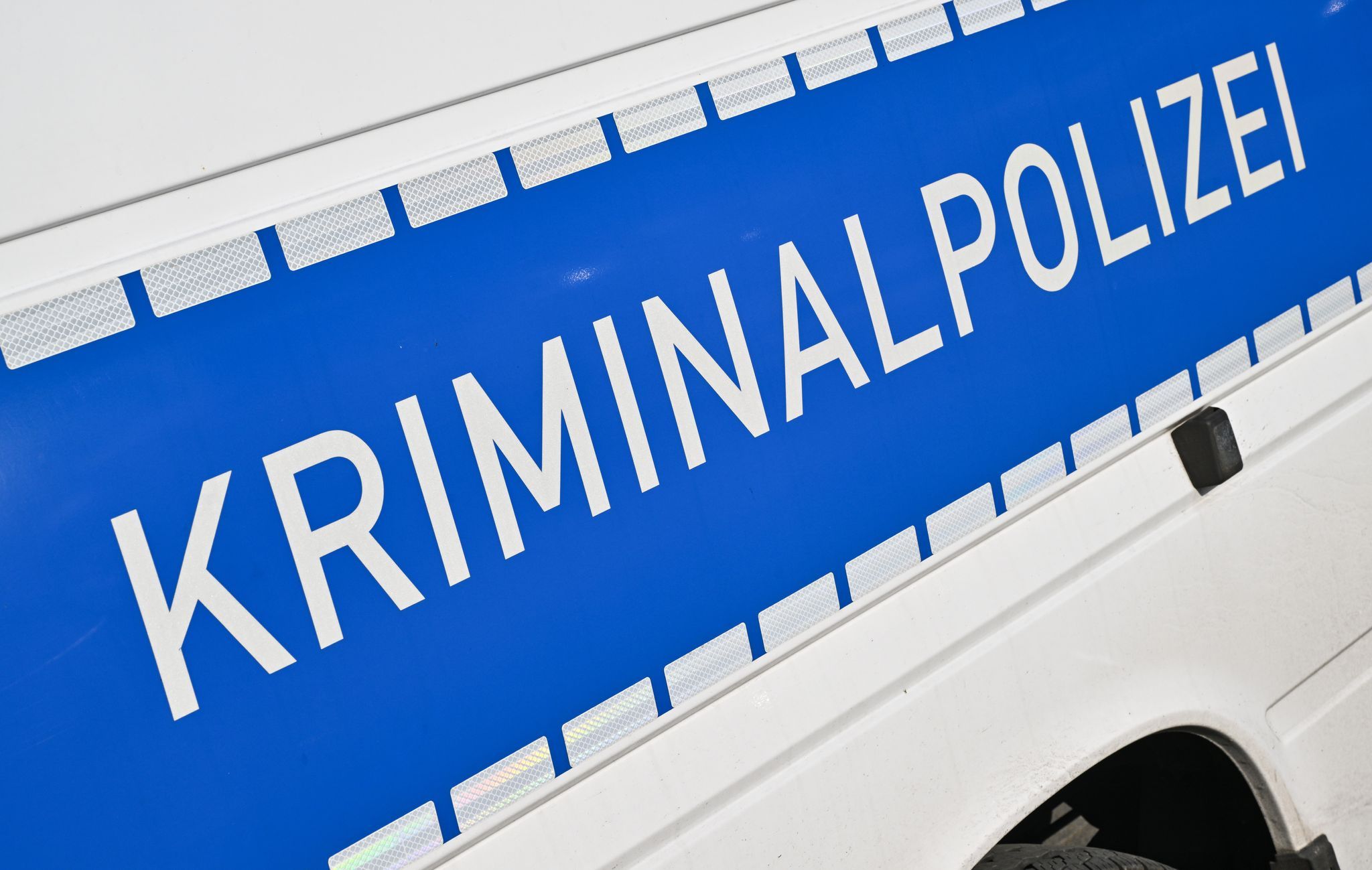 Geldautomat gesprengt – Polizei fahndet mit Hubschrauber Geldautomat gesprengt – Polizei fahndet mit Hubschrauber