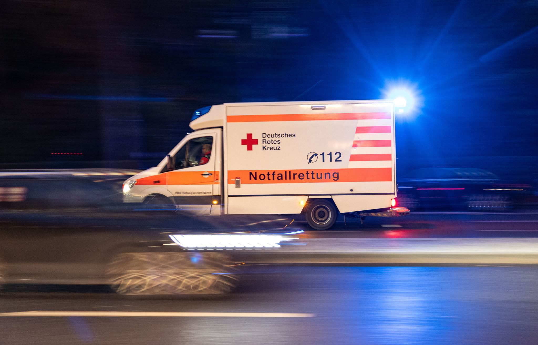 Unfallverursacher fährt weiter - zwei Schwerverletzte Unfallverursacher fährt weiter - zwei Schwerverletzte