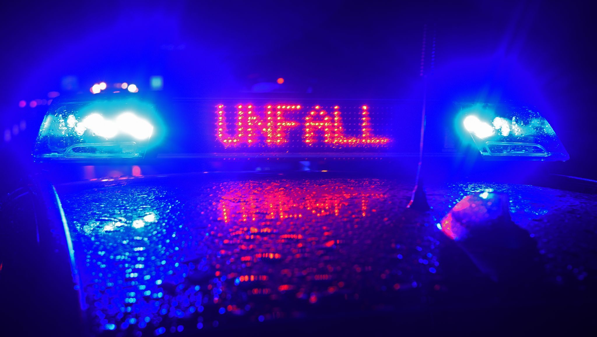 Vier Menschen bei Unfall auf Autobahn schwer verletzt