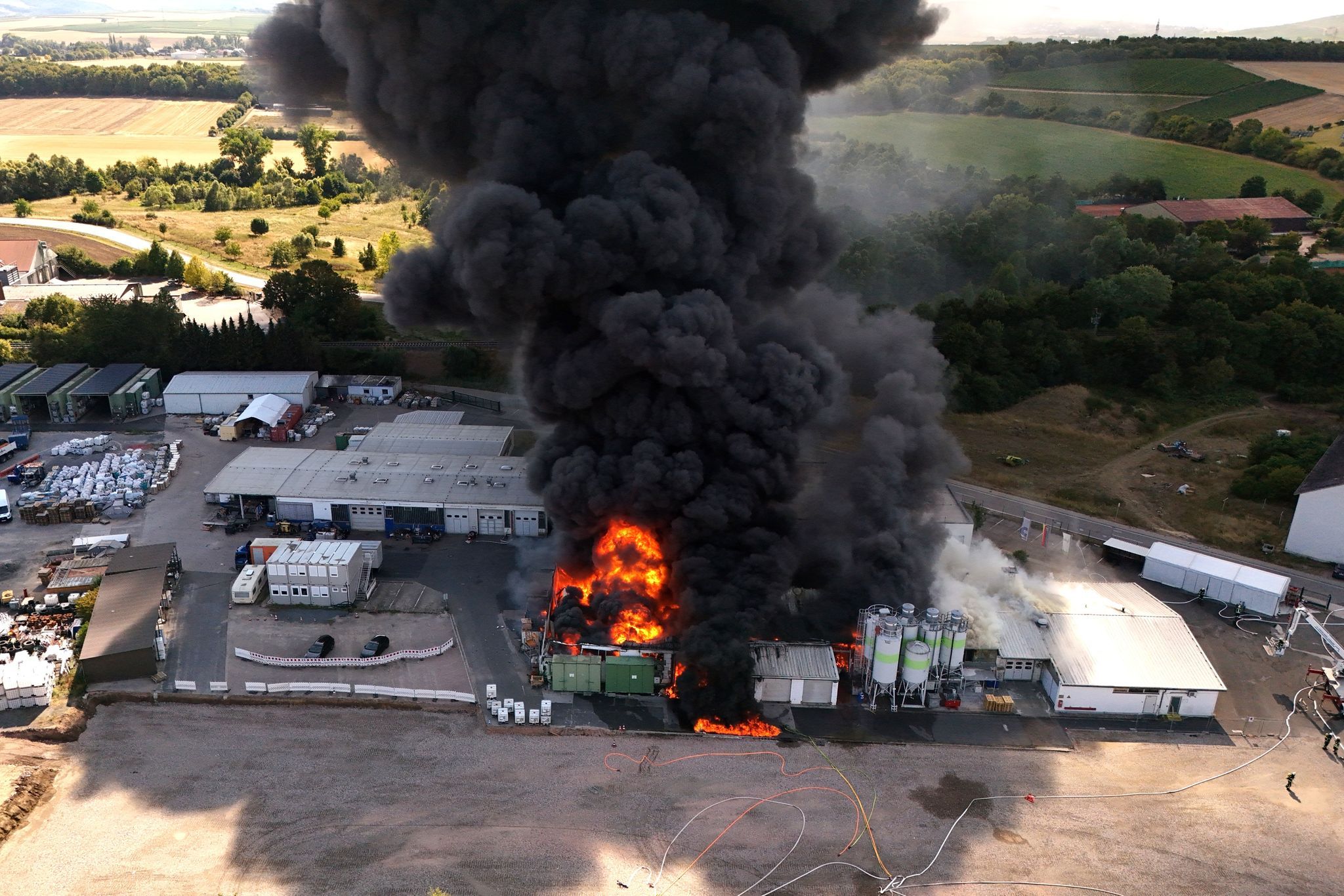Großbrand in Sprendlingen gelöscht - Evakuierung aufgehoben