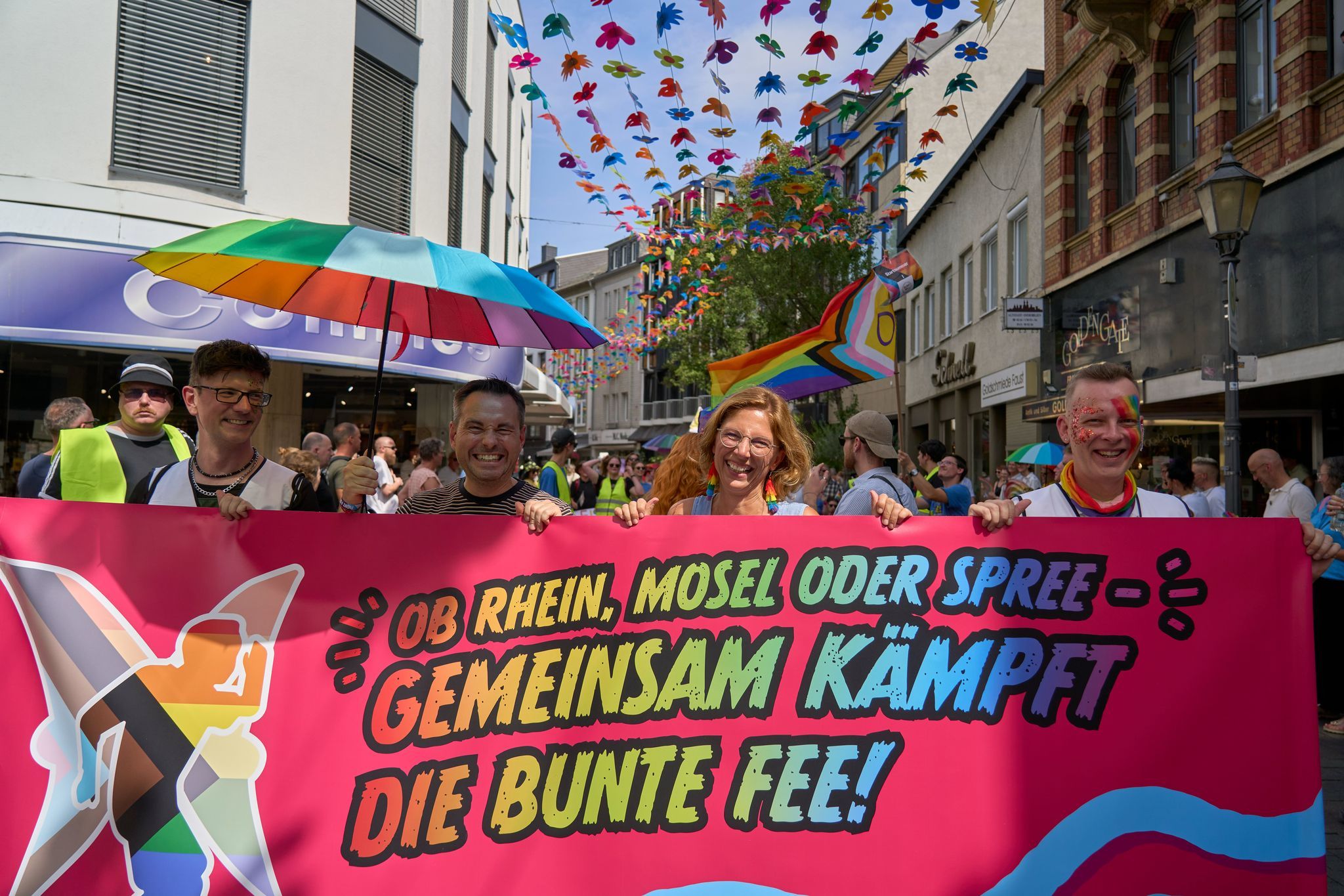 Mehrere Tausend Menschen bei CSD in Koblenz Mehrere Tausend Menschen bei CSD in Koblenz