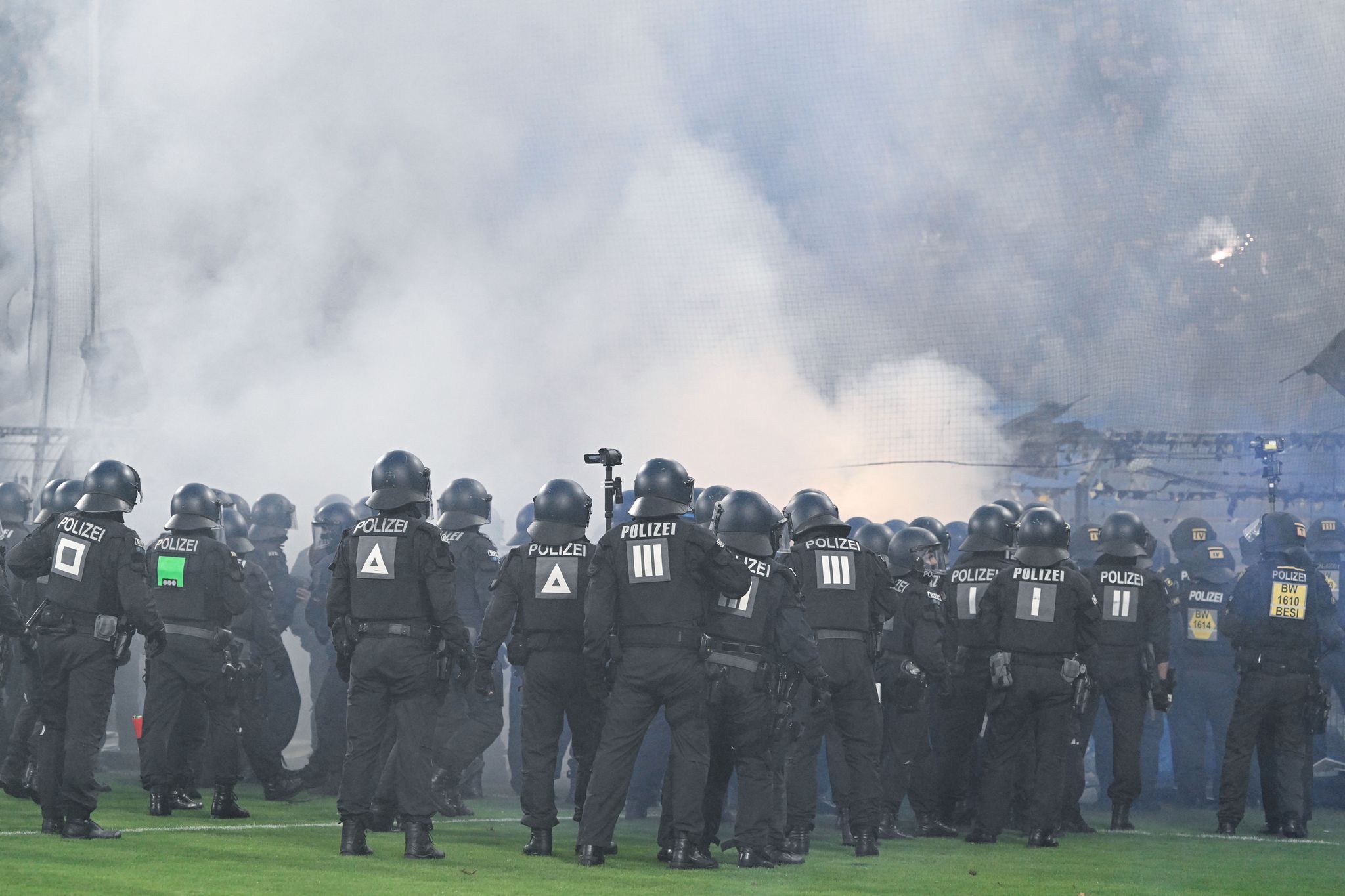 Chaos im Pokal-Derby: DFB kündigt Aufarbeitung an