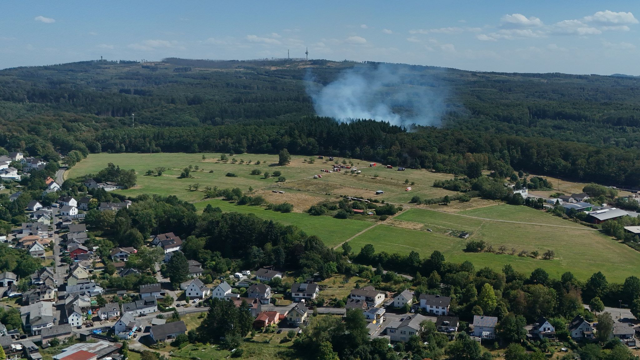200 Einsatzkräfte kämpfen im Westerwald gegen Waldbrand 200 Einsatzkräfte kämpfen im Westerwald gegen Waldbrand