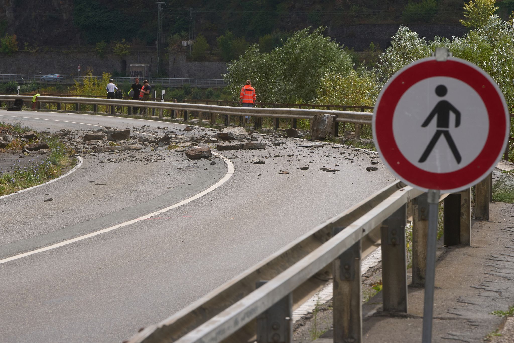 Sicherung von Bundesstraße an Loreley nach Felssturz