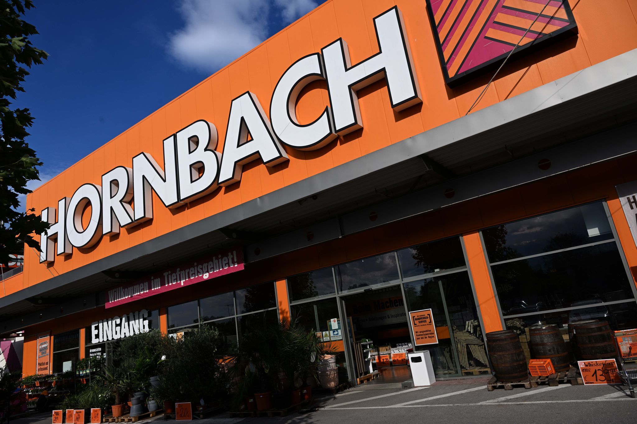Hornbach steigert Umsatz und operatives Ergebnis Hornbach steigert Umsatz und operatives Ergebnis