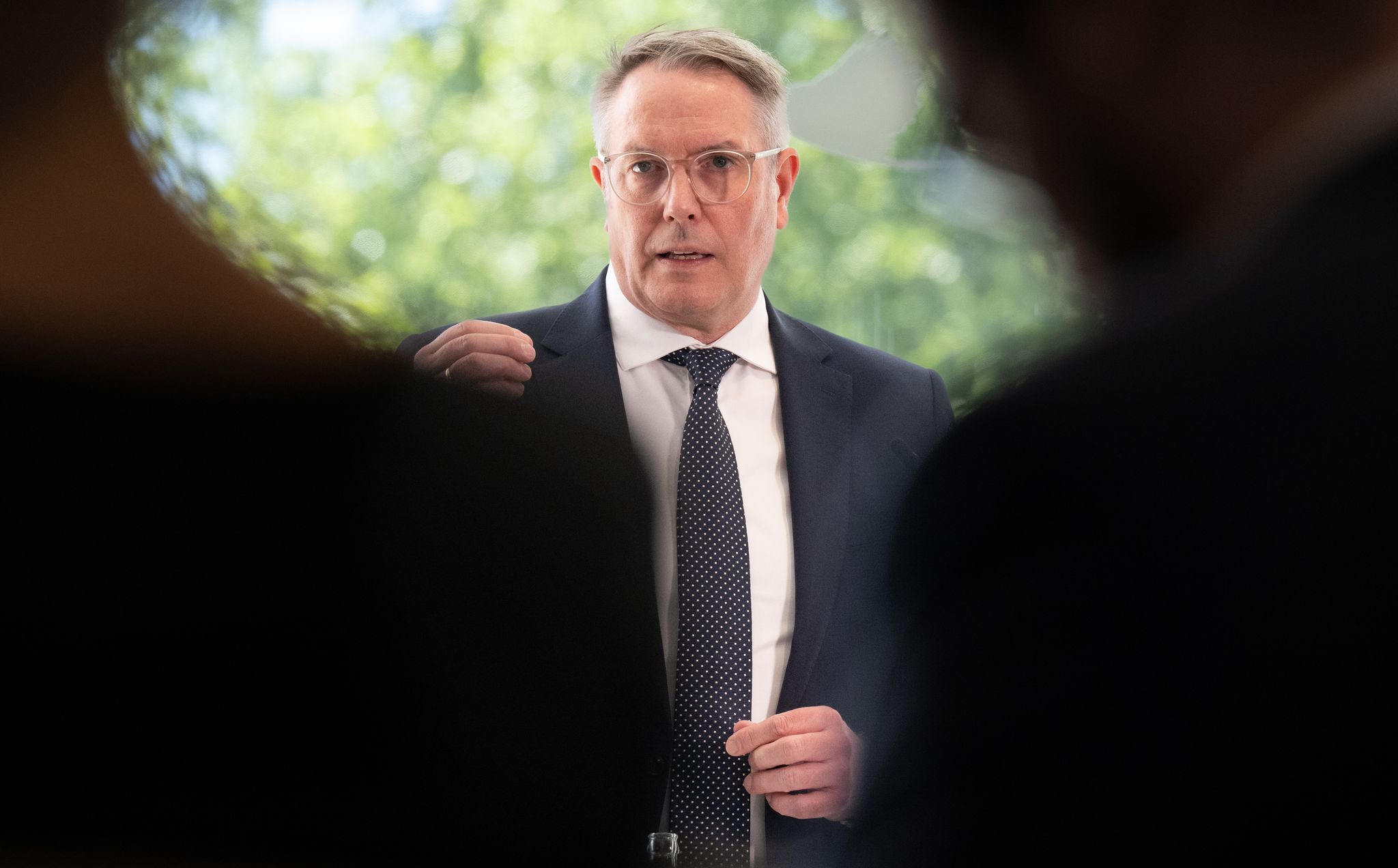 Schweitzer zweifelt an Rückendeckung für Merz