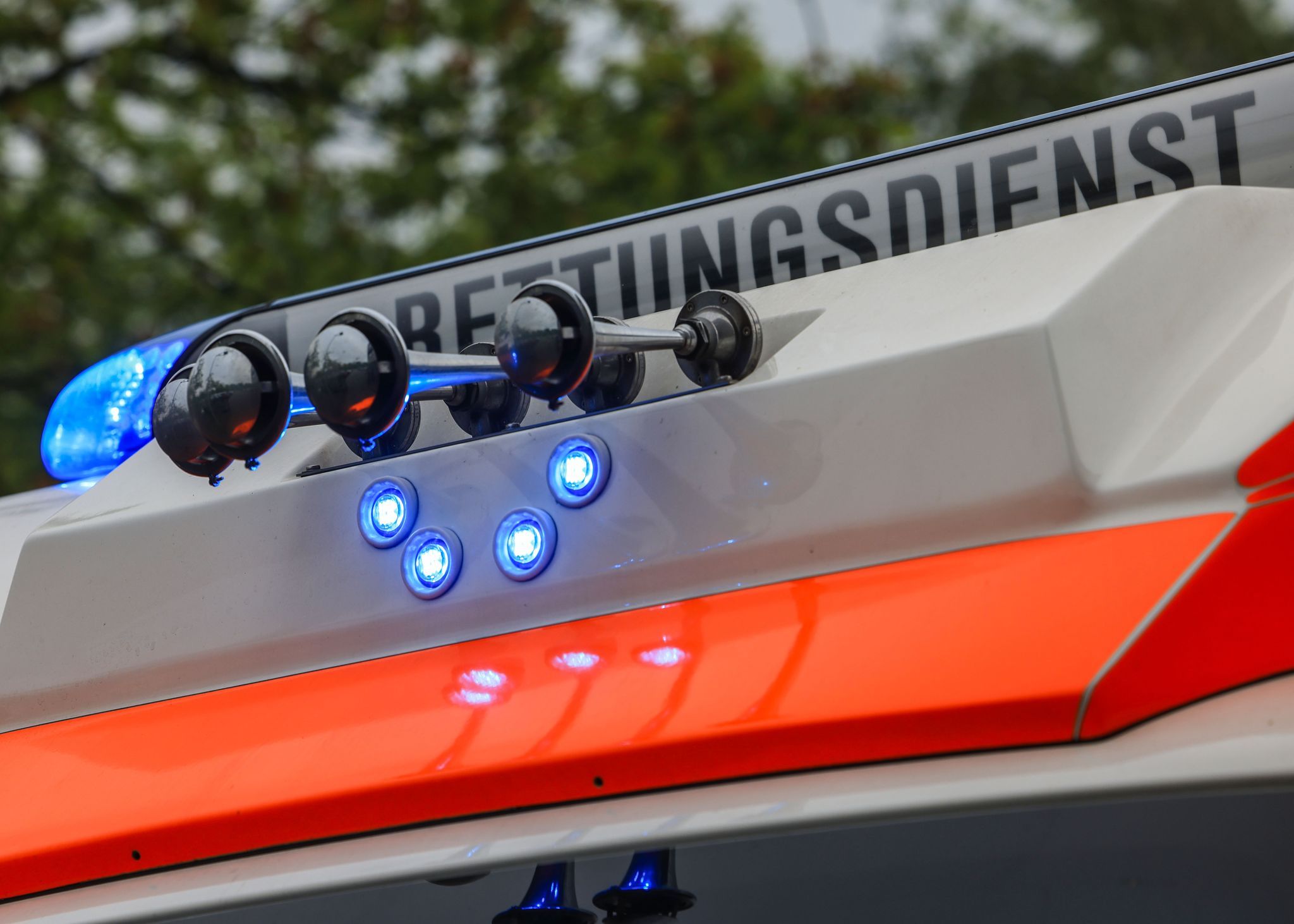 Mopedfahrer bei Unfall lebensgefährlich verletzt