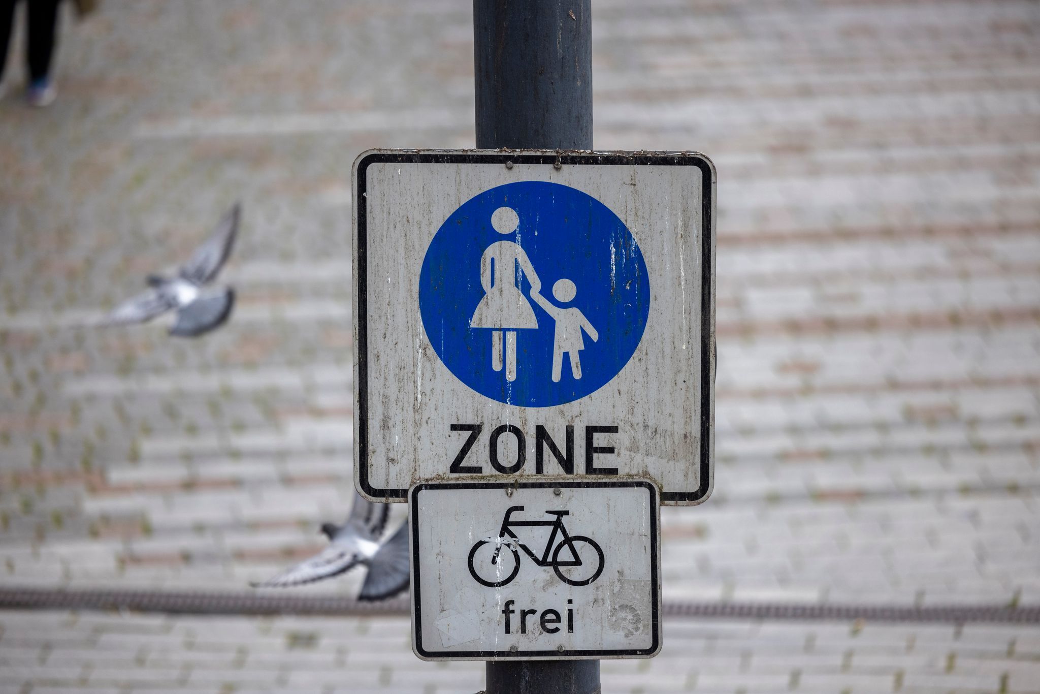 Mann von Lieferwagen in Fußgängerzone erfasst und gestorben