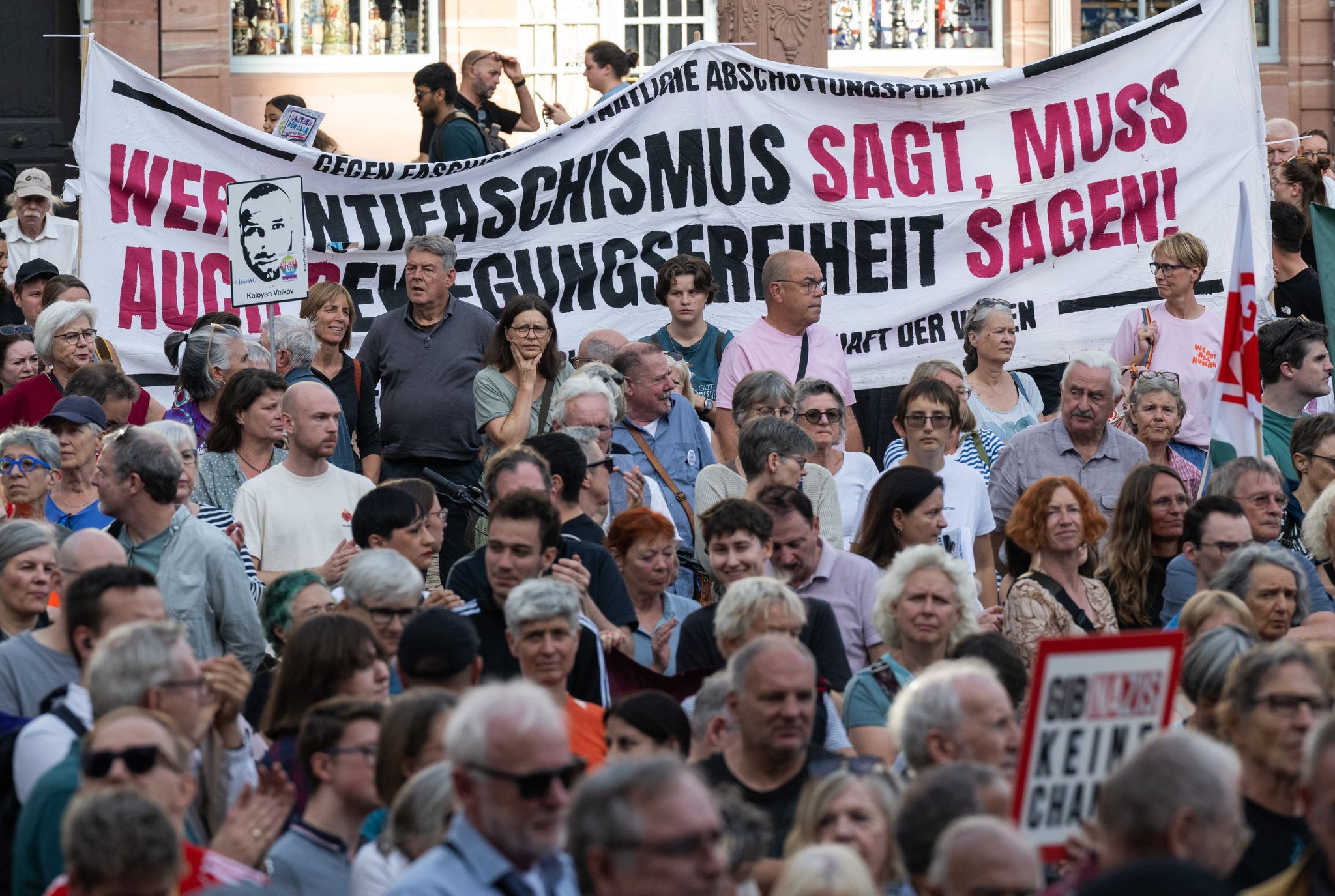 Demos in Frankfurt und Mainz nach AfD-Wahlsieg