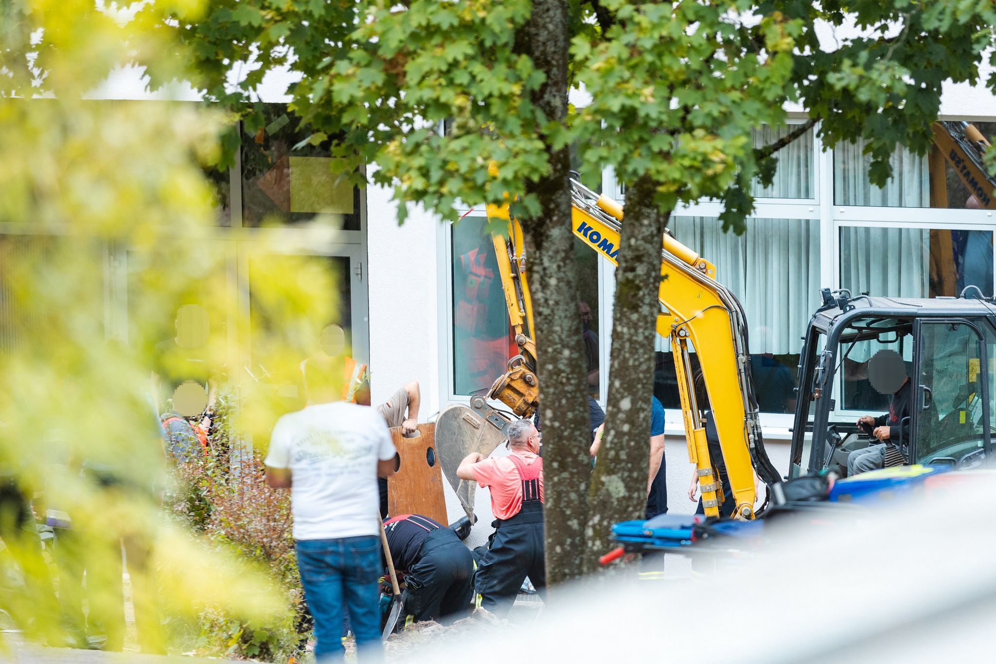 Fünfjähriger stürzt in schmalen Schacht