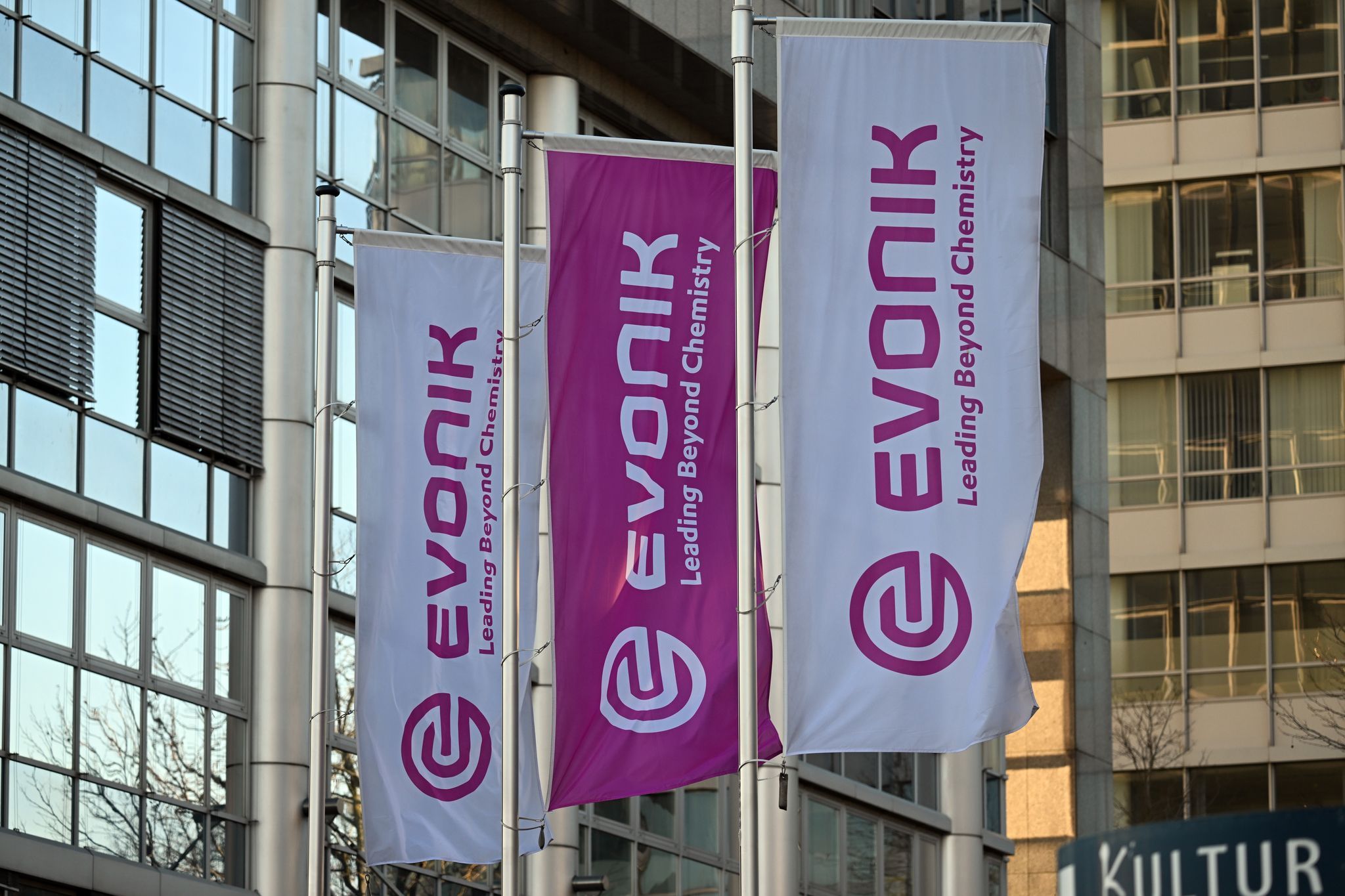 BASF streckt bei Evonik die Fühler aus