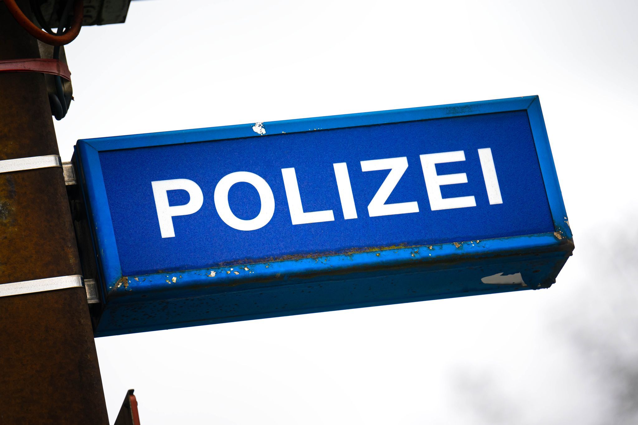 Mann stiehlt 34 Packungen Parmesan - kommt aber nicht weit