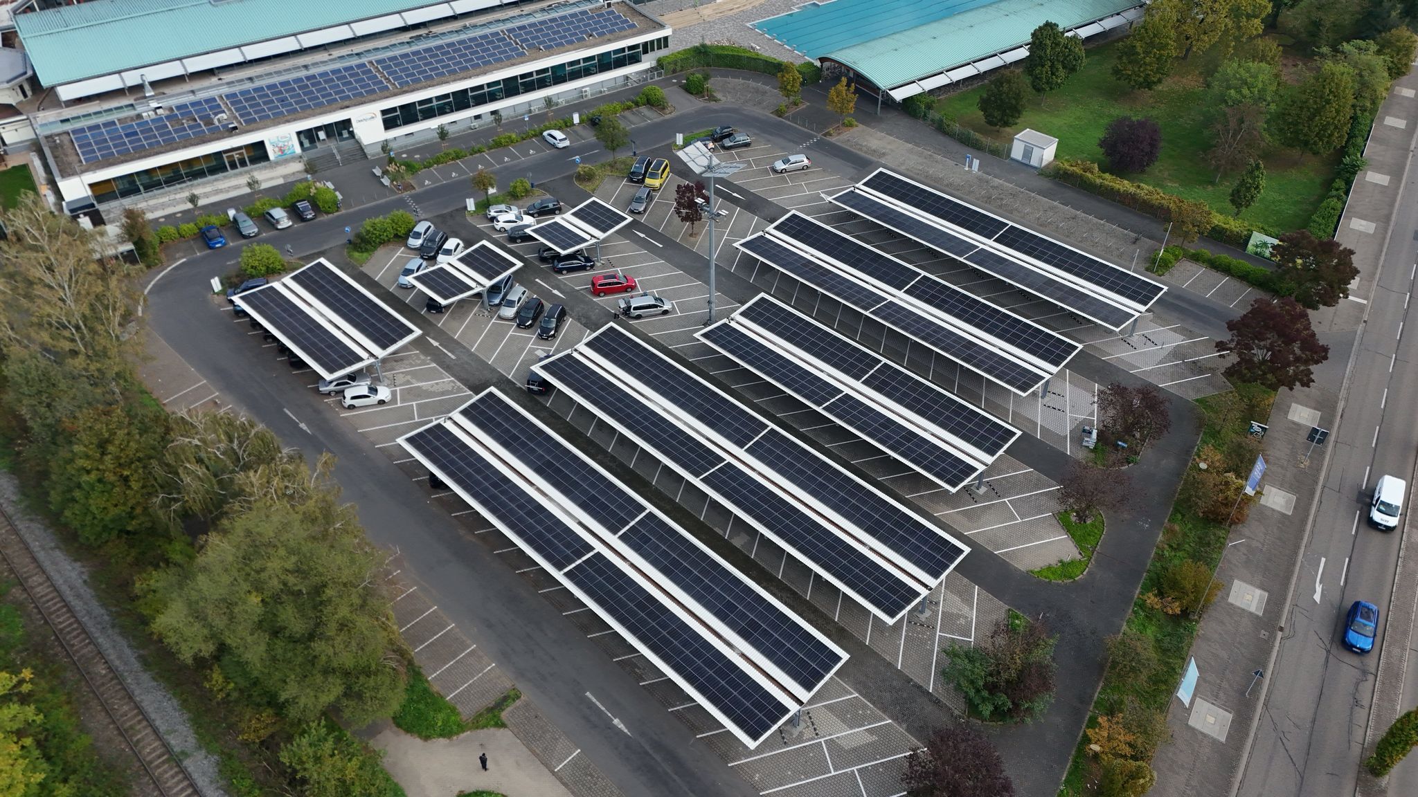 Trockener Parkplatz und Sonnenenergie – ein Trend? Trockener Parkplatz und Sonnenenergie – ein Trend?
