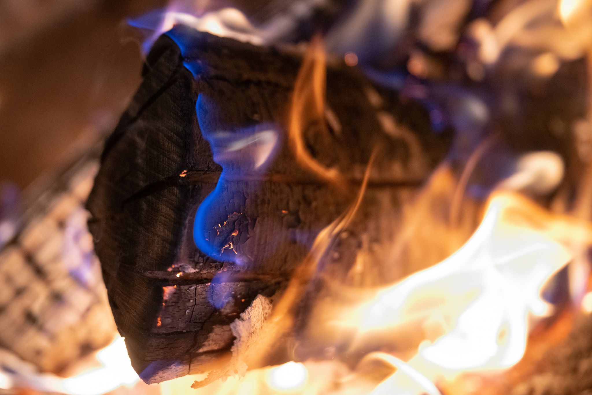 Heizen mit Holz: Was Verbraucher in Rheinland-Pfalz zahlen