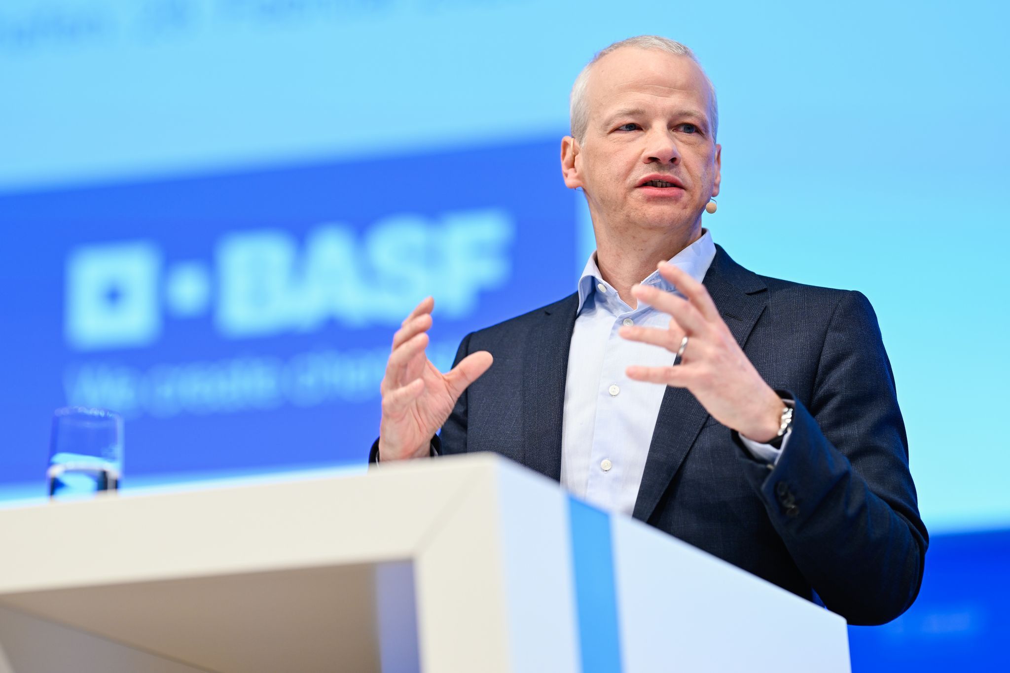 BASF legt Zahlen vor - Neues zu Evonik-Plänen?