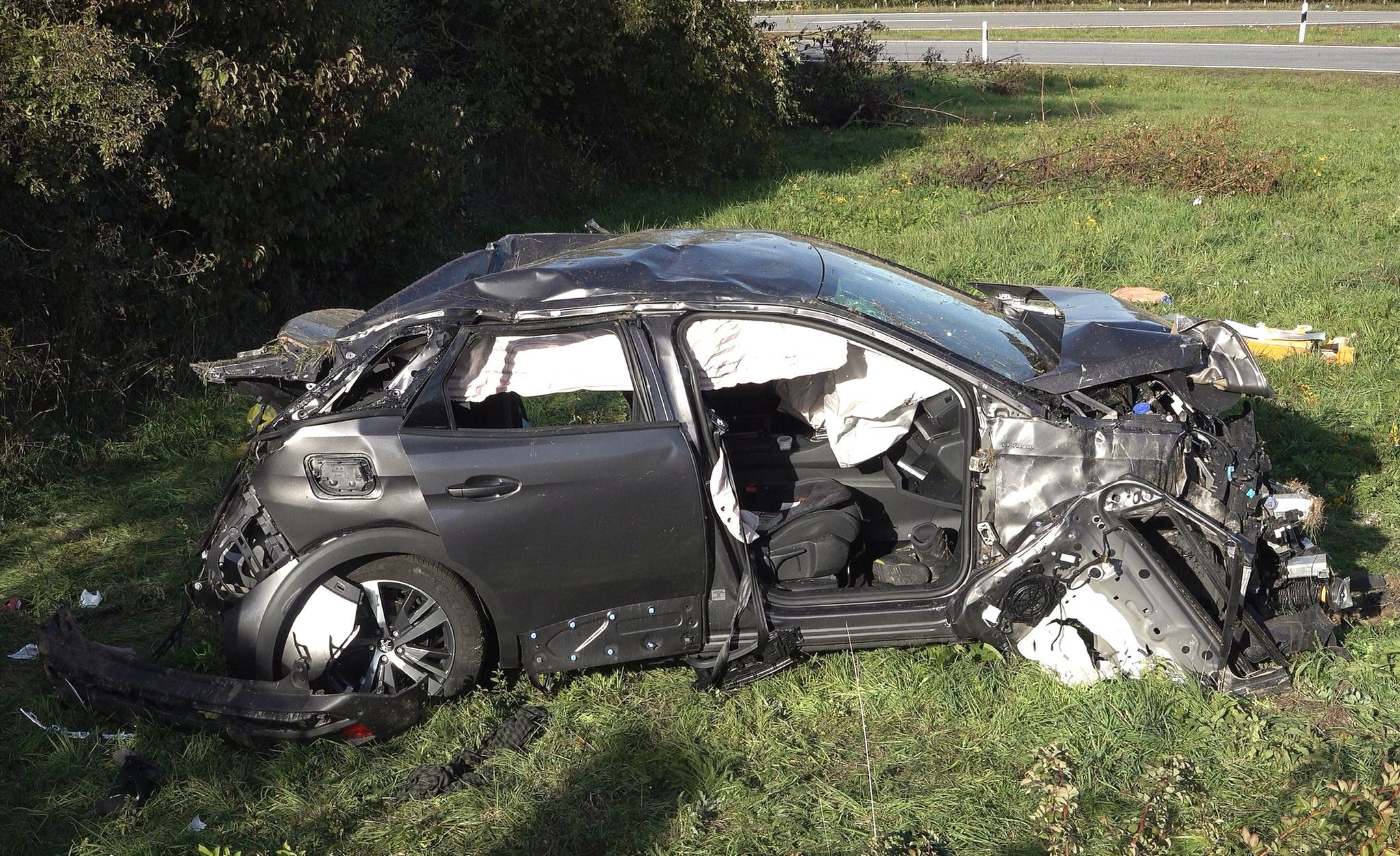 Auto überschlägt sich auf der A3 – zwei Insassen sterben