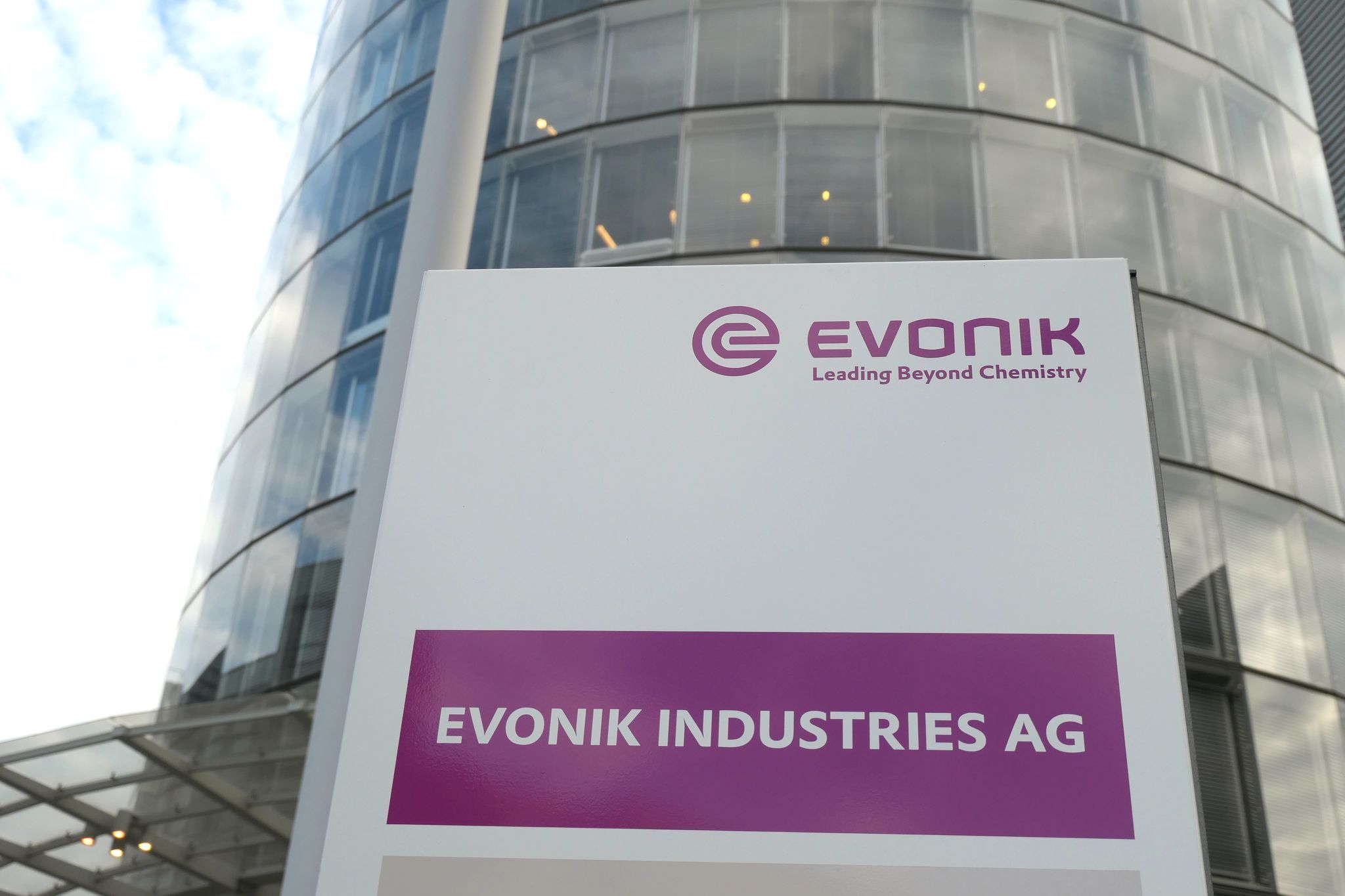 RAG-Stiftung berät über BASF-Übernahmepläne für Evonik