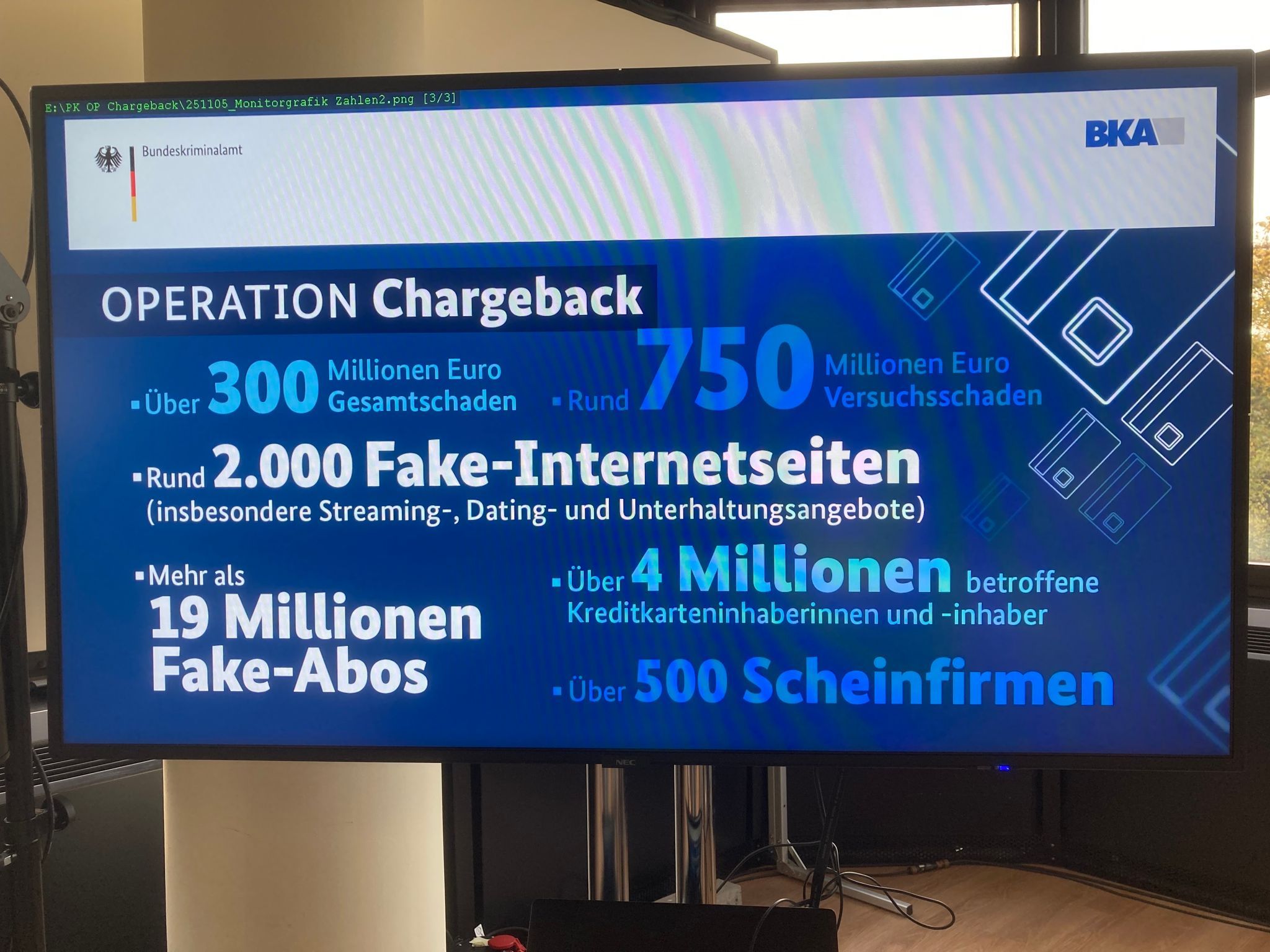 Gericht hebt Haftbefehle in Ermittlungen zu Fake-Abos auf