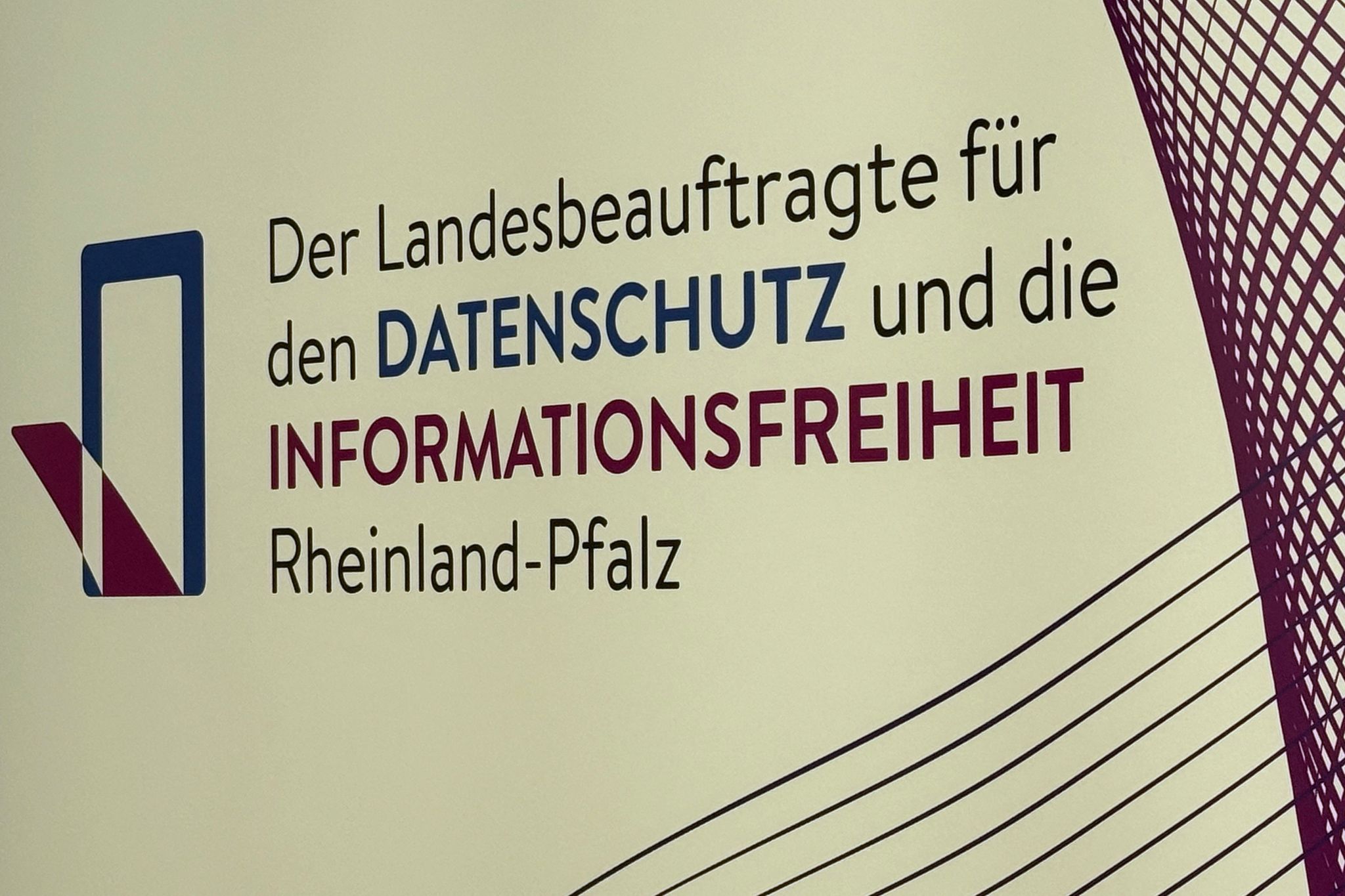 Pausenbrot-Fotos und Papagei-Akte: Kuriose Datenschutzfälle Pausenbrot-Fotos und Papagei-Akte: Kuriose Datenschutzfälle