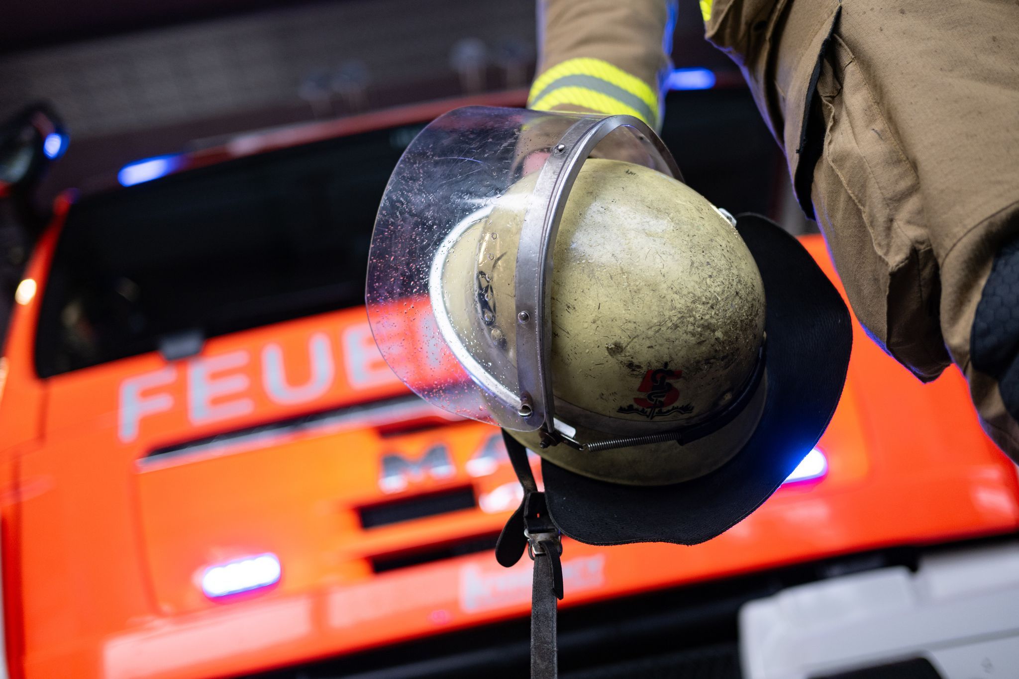 Brand in Wohnhaus - Feuerwehr rettet Bewohner