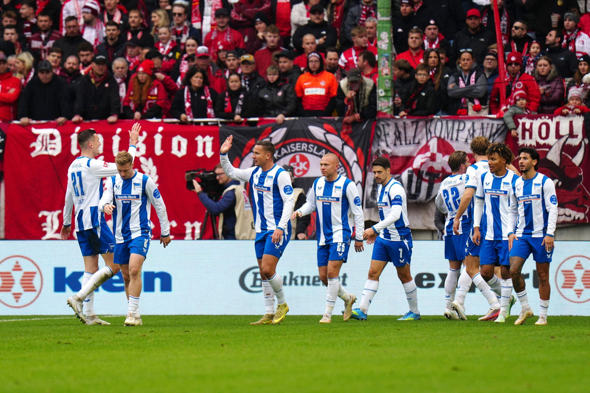 3:0 in Lautern: Hertha bleibt ungeschlagener Spitzenreiter