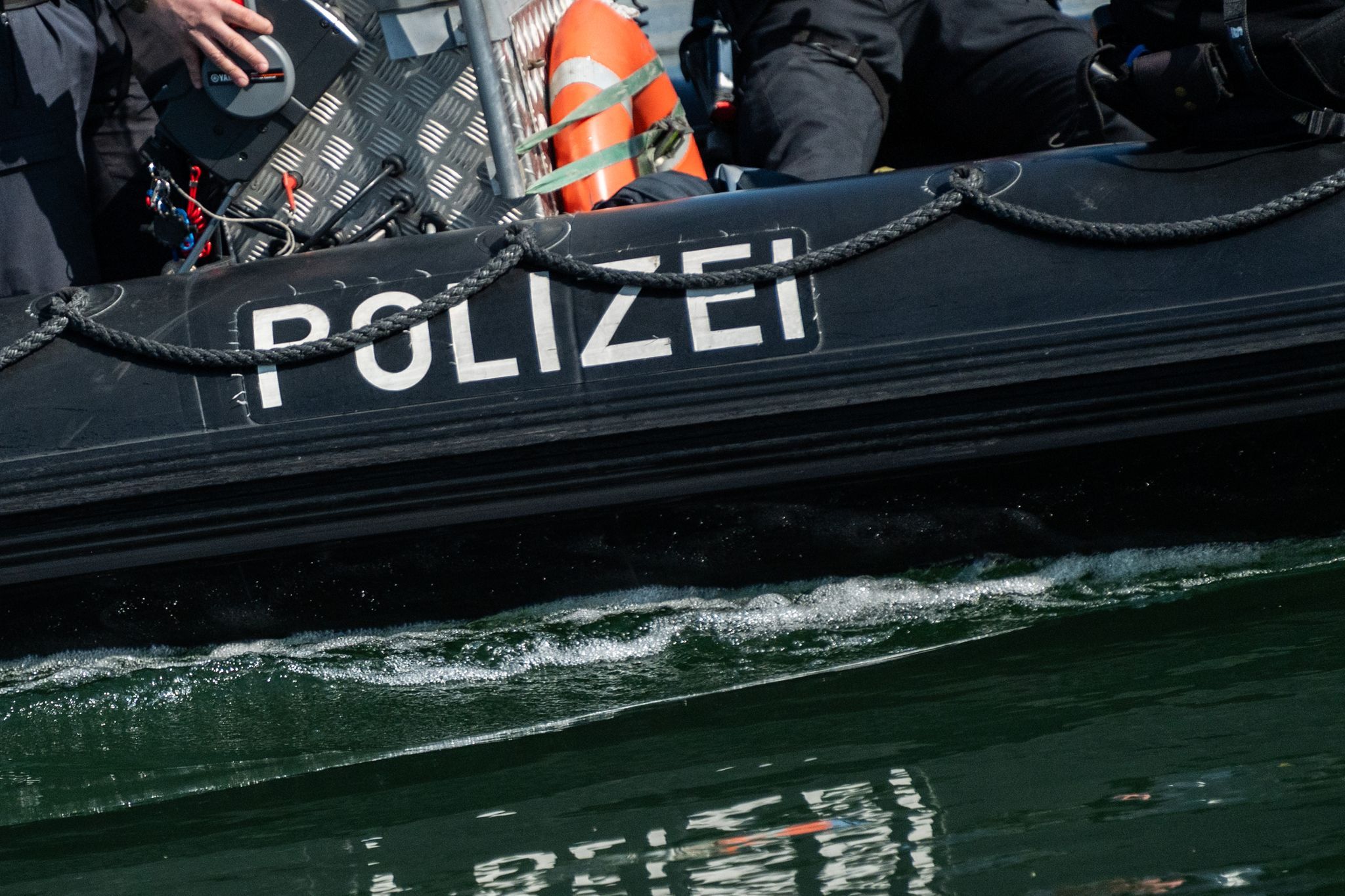 Kinder aus dem Rhein gerettet Kinder aus dem Rhein gerettet