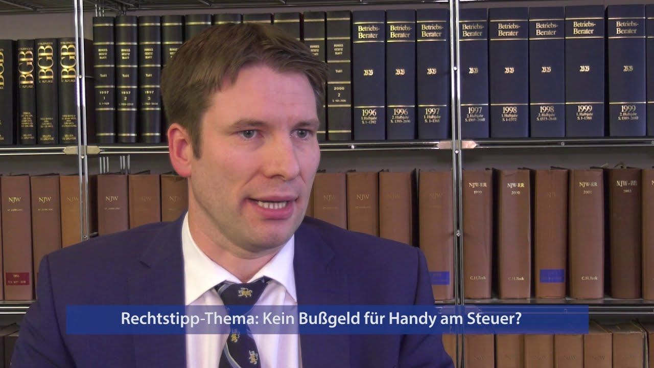 Der Rechtstipp - Kein Bußgeld bei Handy am Steuer?